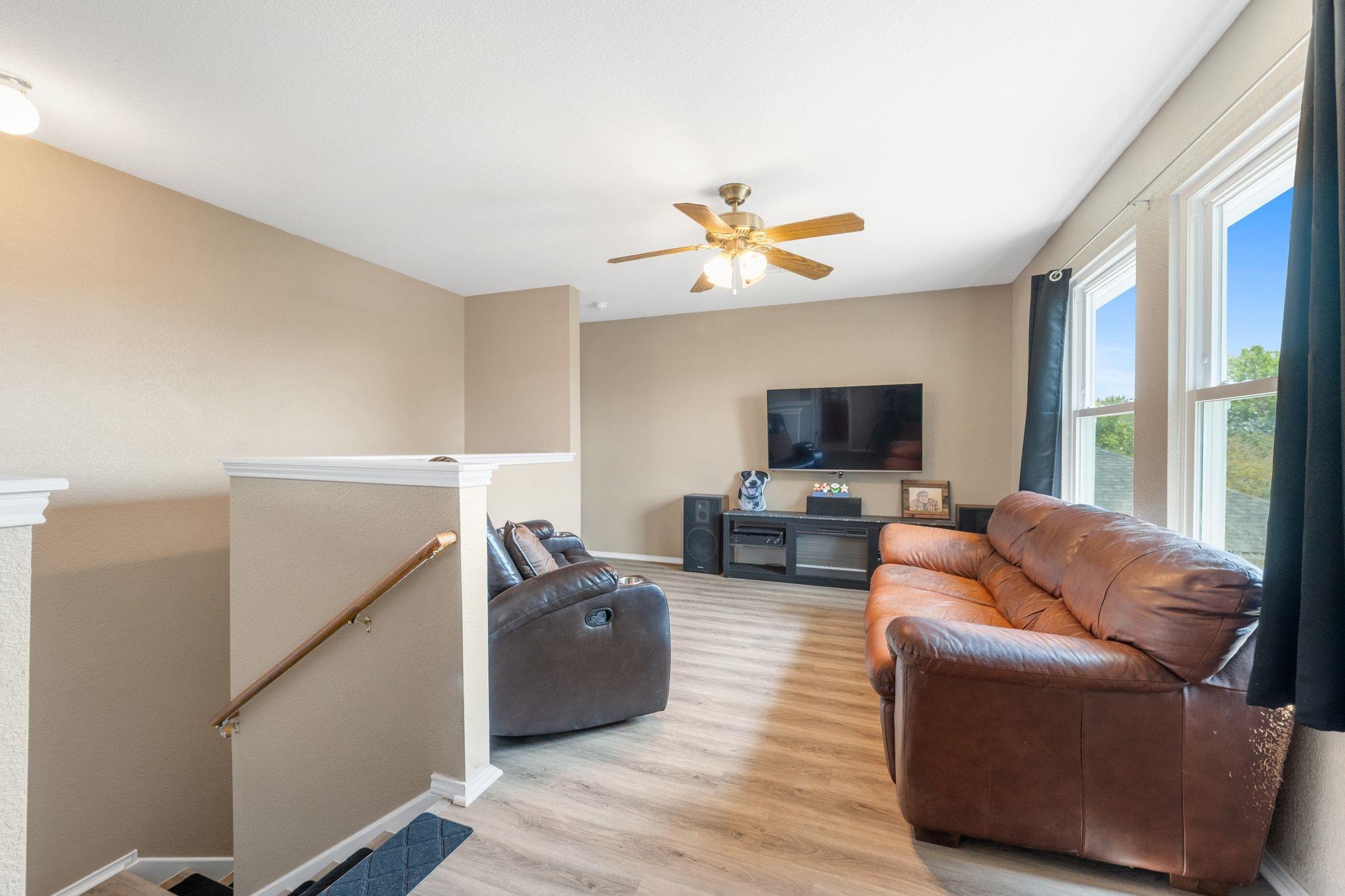 404 Country Estates Dr, Hutto, TX 78634