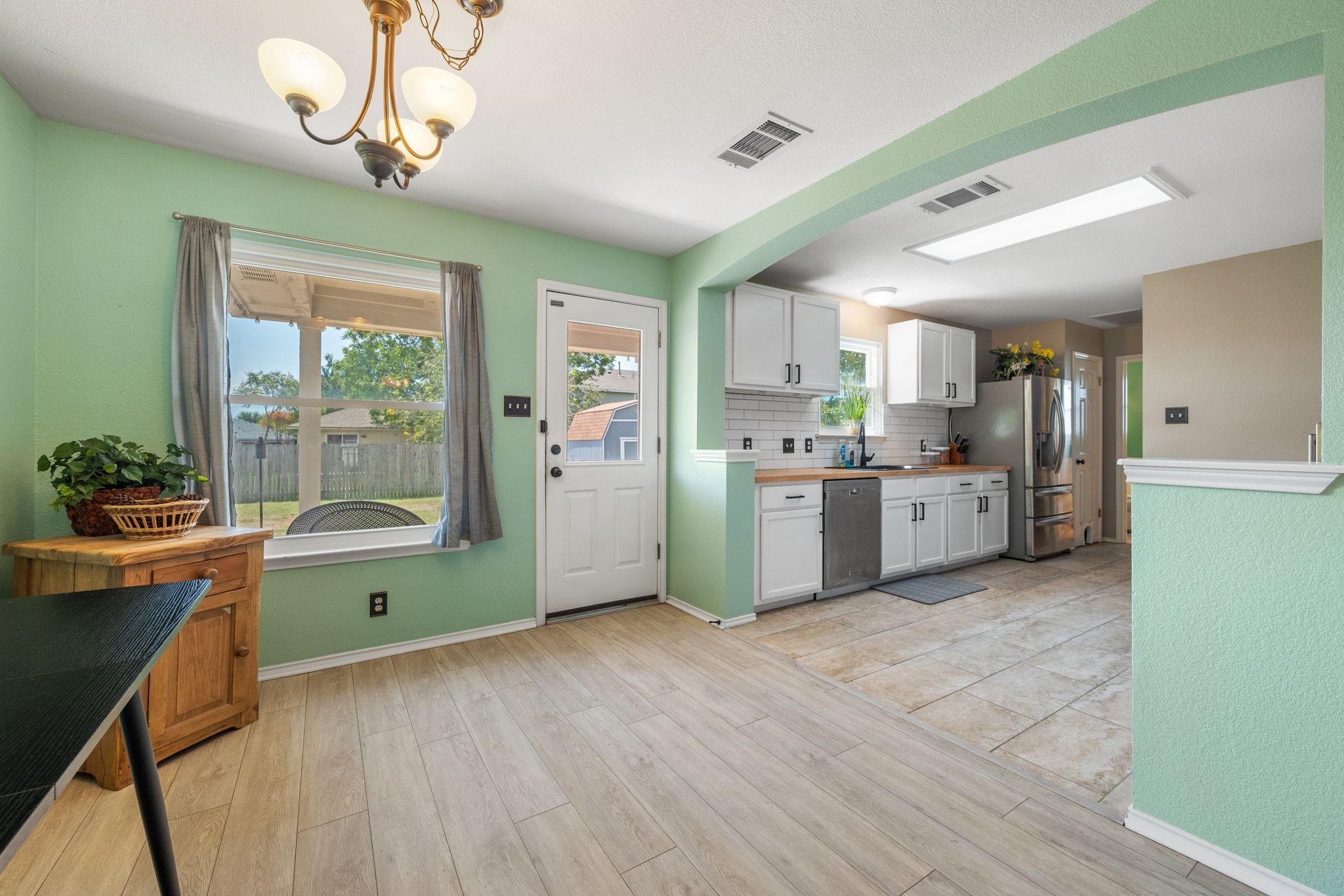 404 Country Estates Dr, Hutto, TX 78634