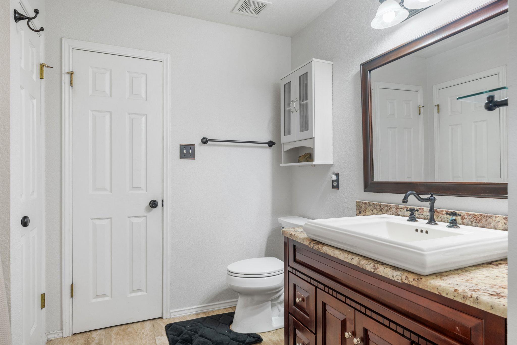 404 Country Estates Dr, Hutto, TX 78634