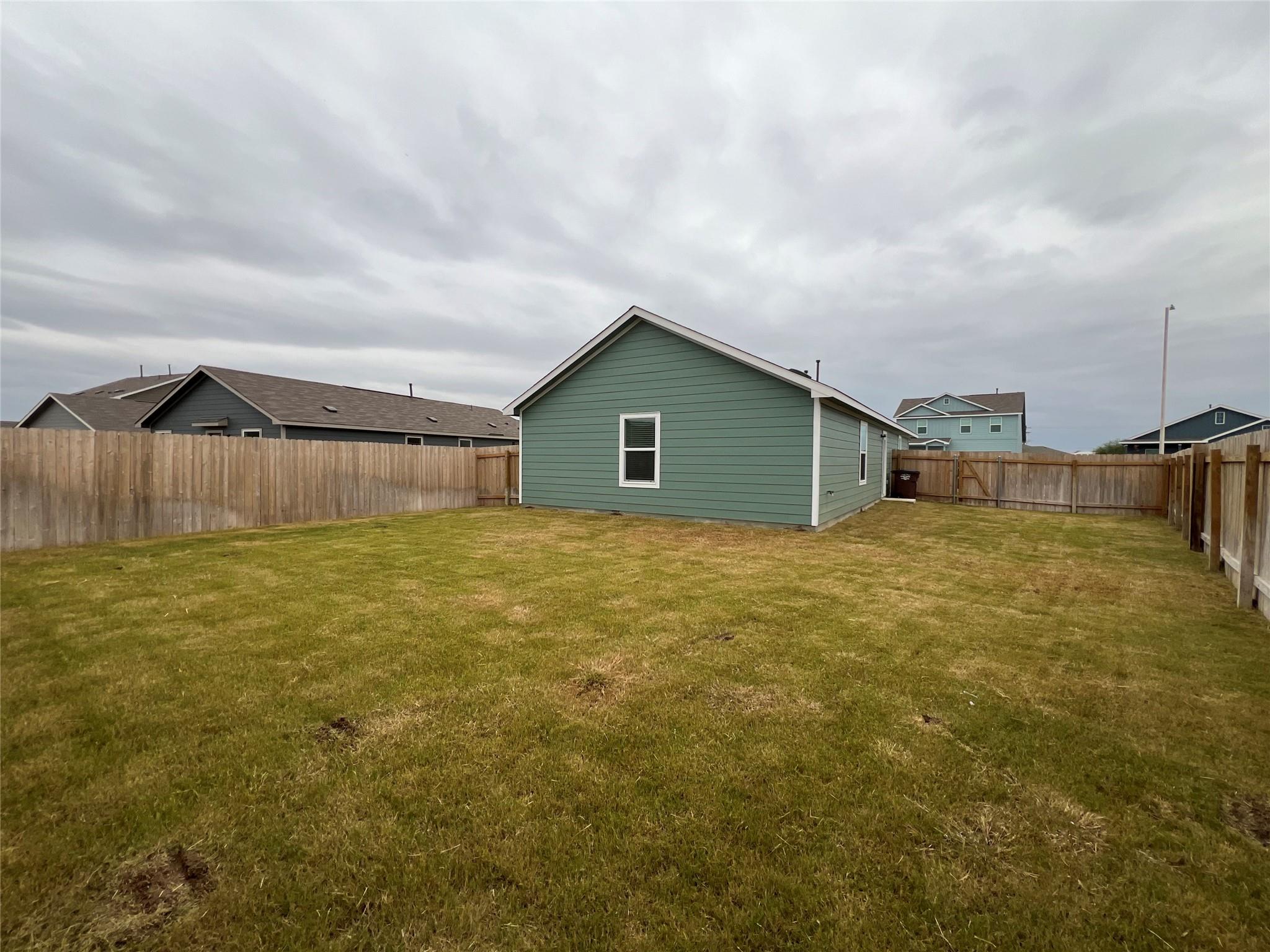 420 Halfmoon Dr, Lockhart, TX 78644