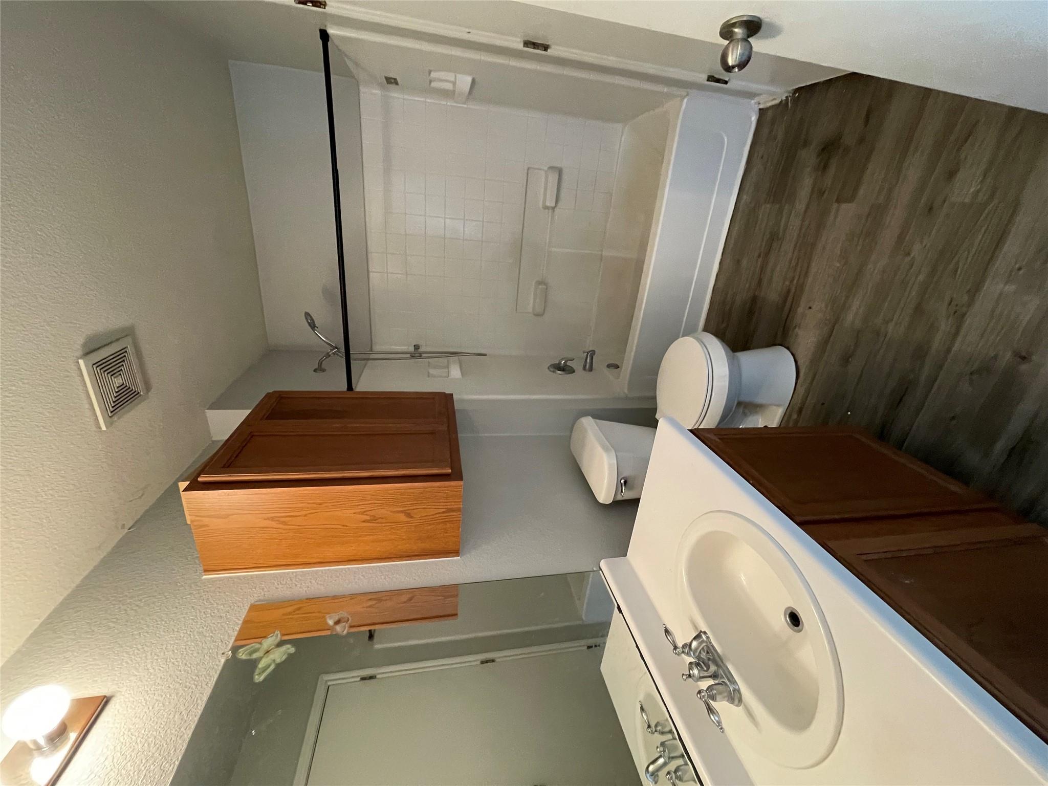 6605 Plains Crest Dr, Del Valle, TX 78617