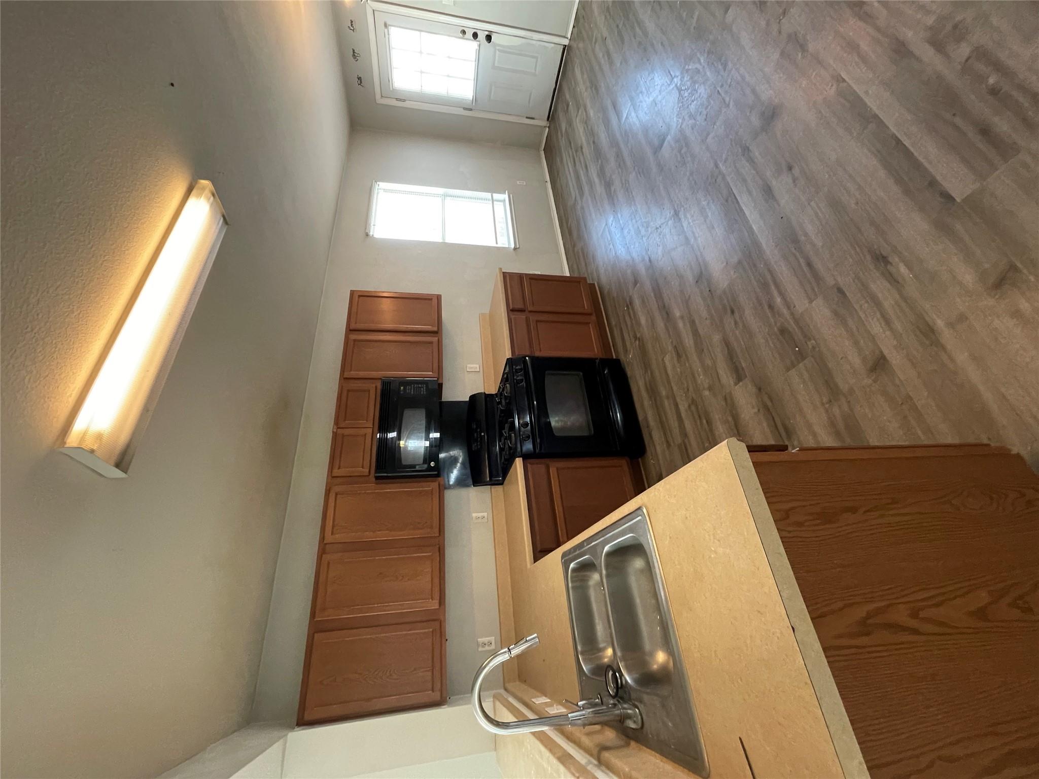 6605 Plains Crest Dr, Del Valle, TX 78617