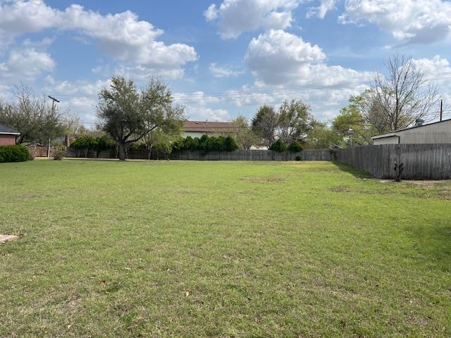 1005 TH Johnson Dr, Taylor, TX 76574