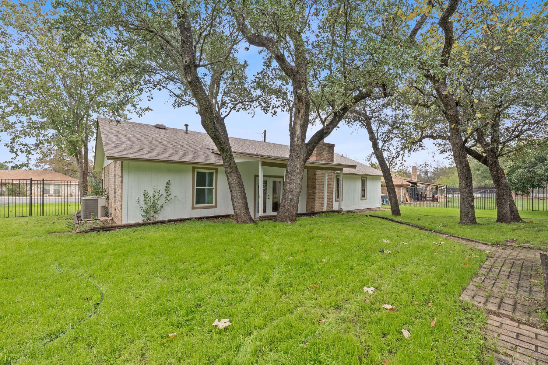 505 Meadowbrook Dr, Georgetown, TX 78628