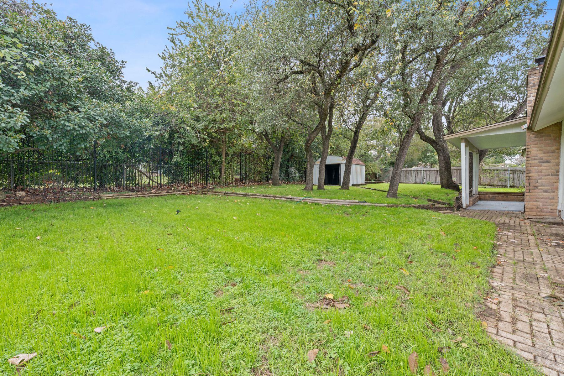 505 Meadowbrook Dr, Georgetown, TX 78628