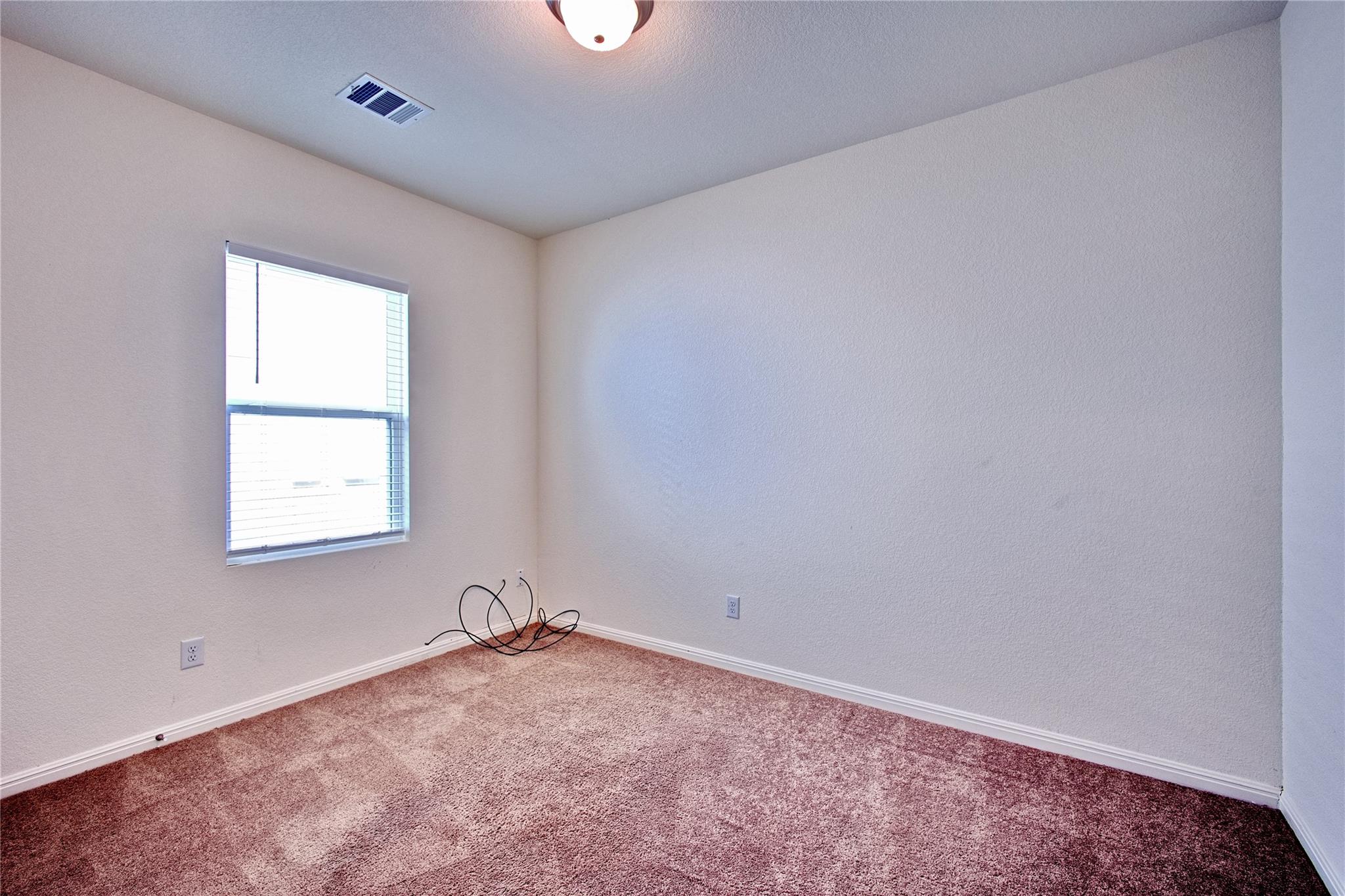 125 Woodpecker Run, Jarrell, TX 76537