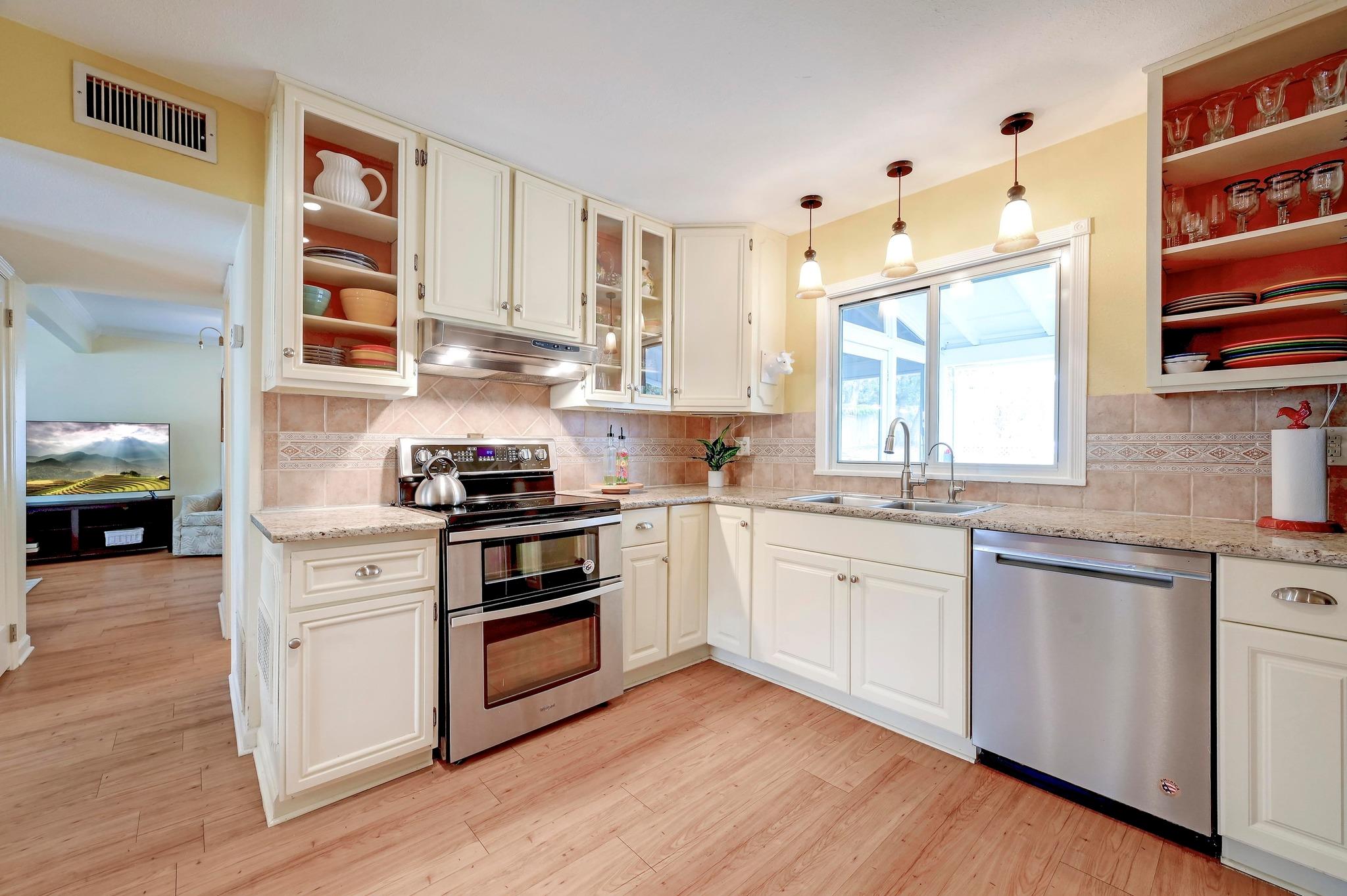 7 Pebblebrook Ln, Wimberley, TX 78676