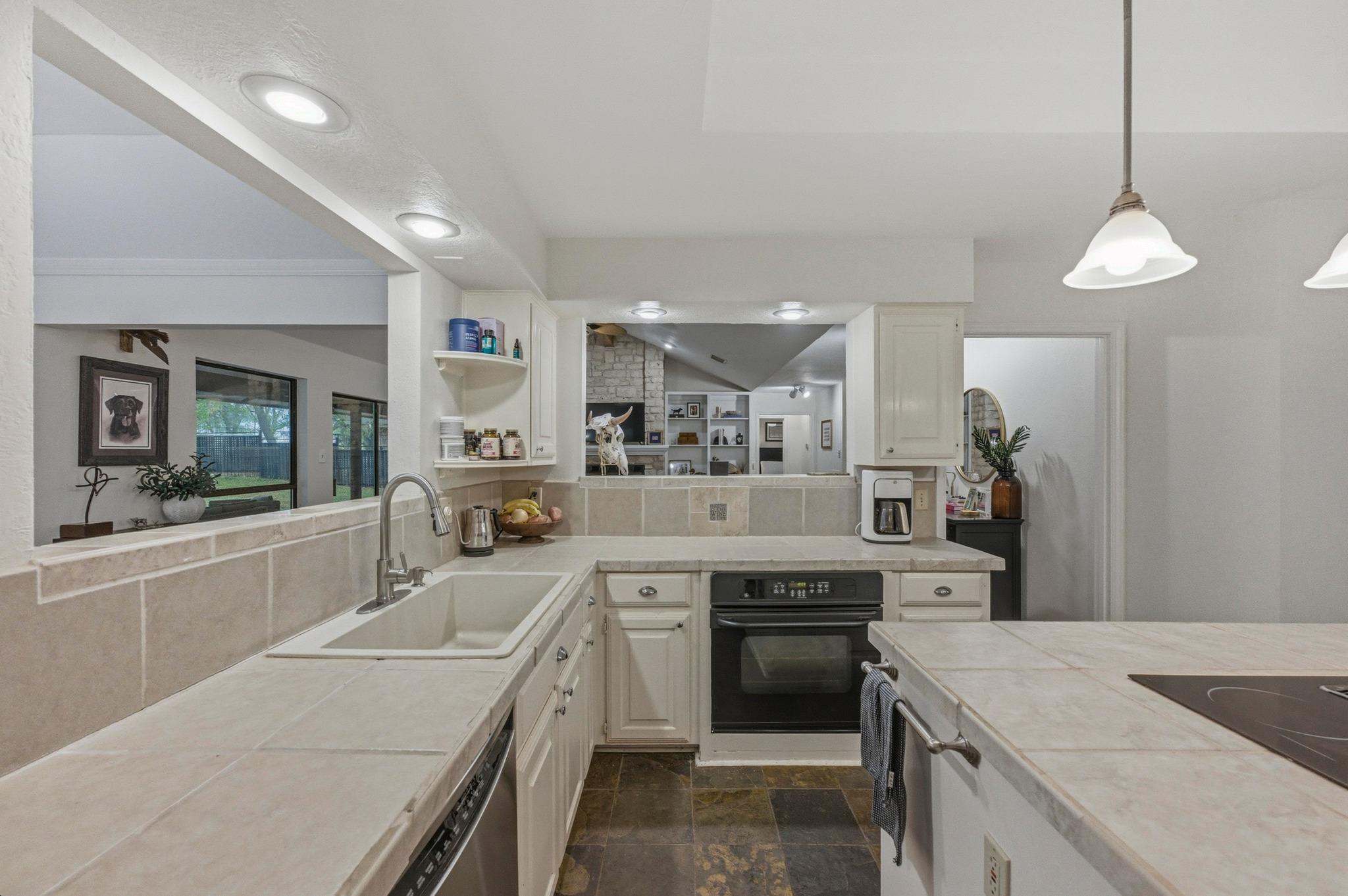 137 Long Wood Ave, Lakeway, TX 78734