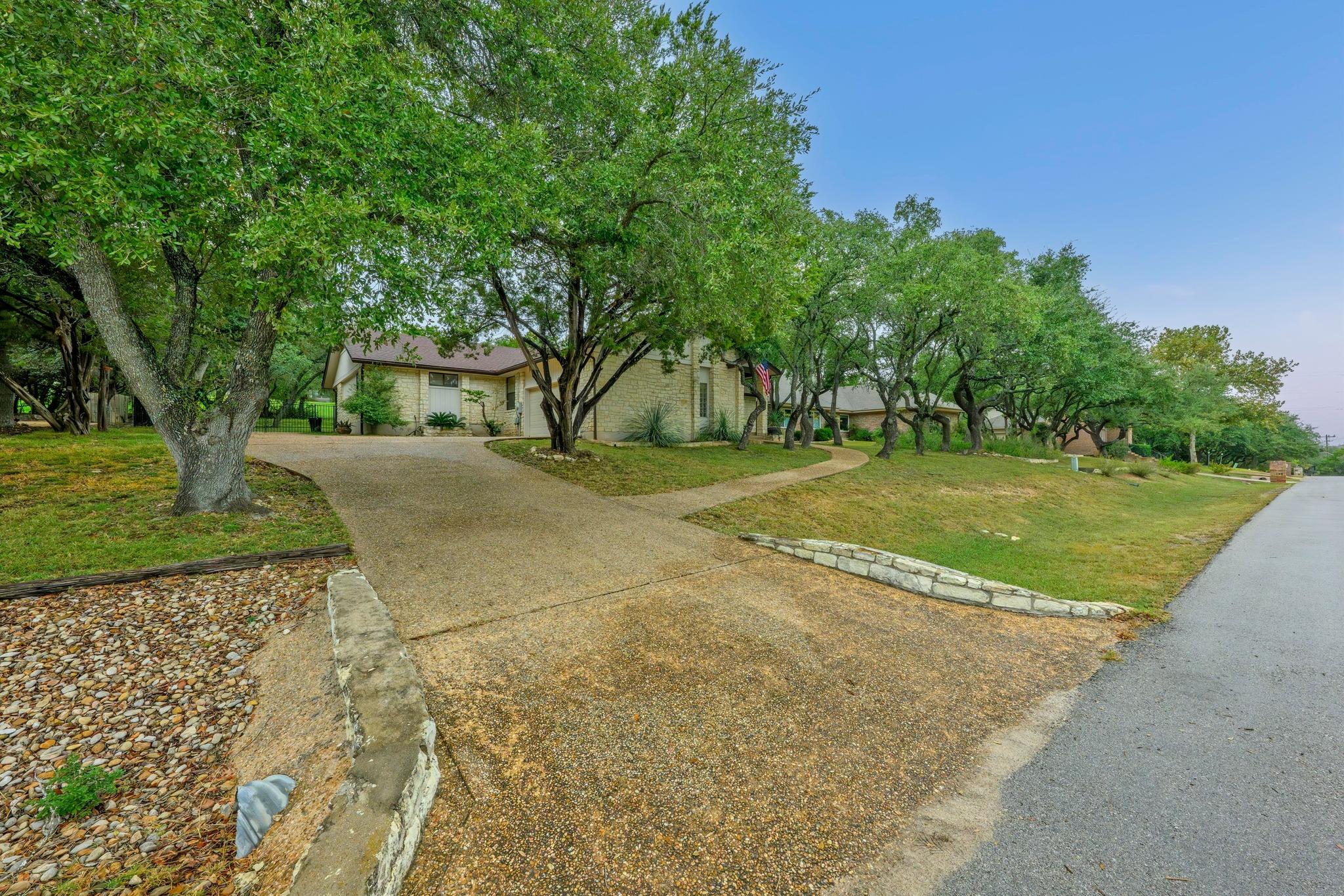 137 Long Wood Ave, Lakeway, TX 78734