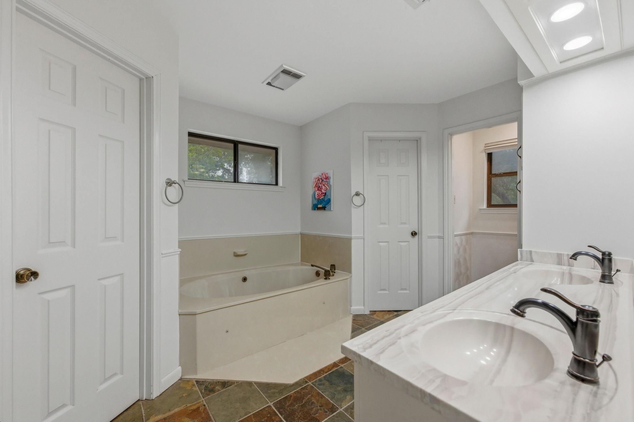 137 Long Wood Ave, Lakeway, TX 78734