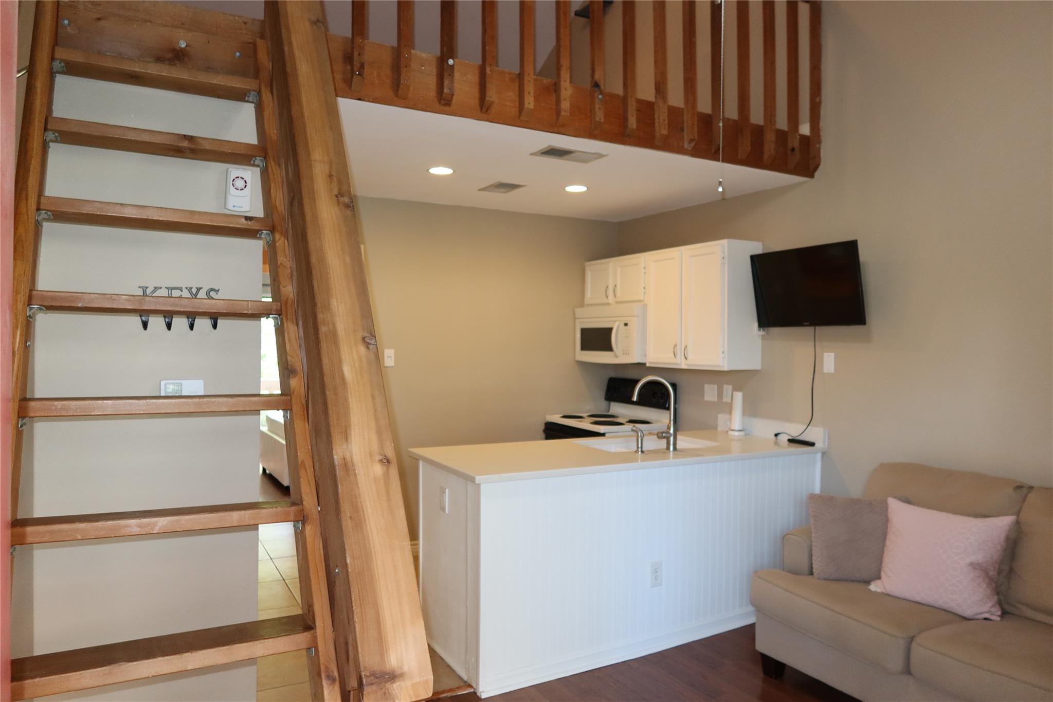 2210 Pearl St # 303, Austin, TX 78705