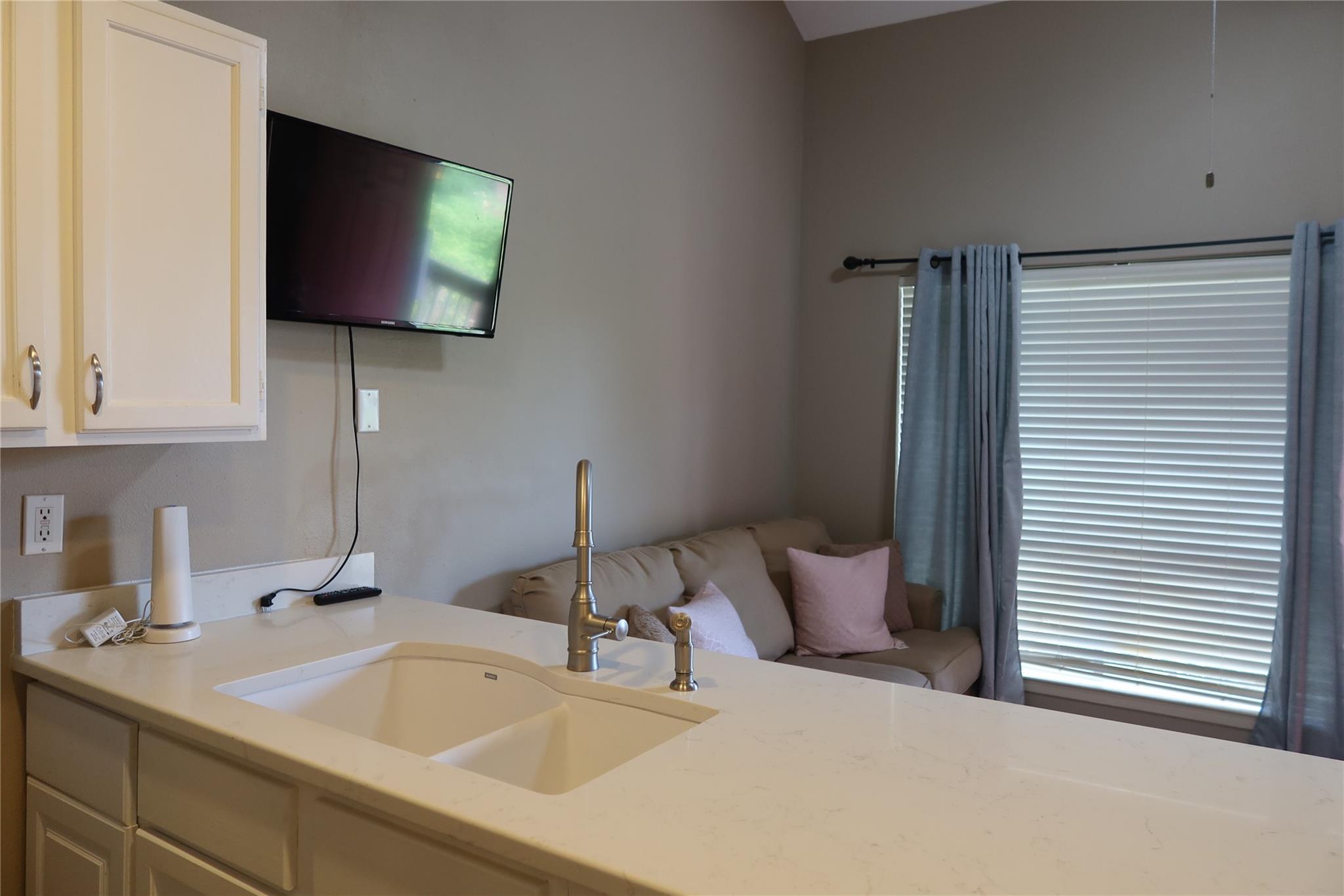 2210 Pearl St # 303, Austin, TX 78705