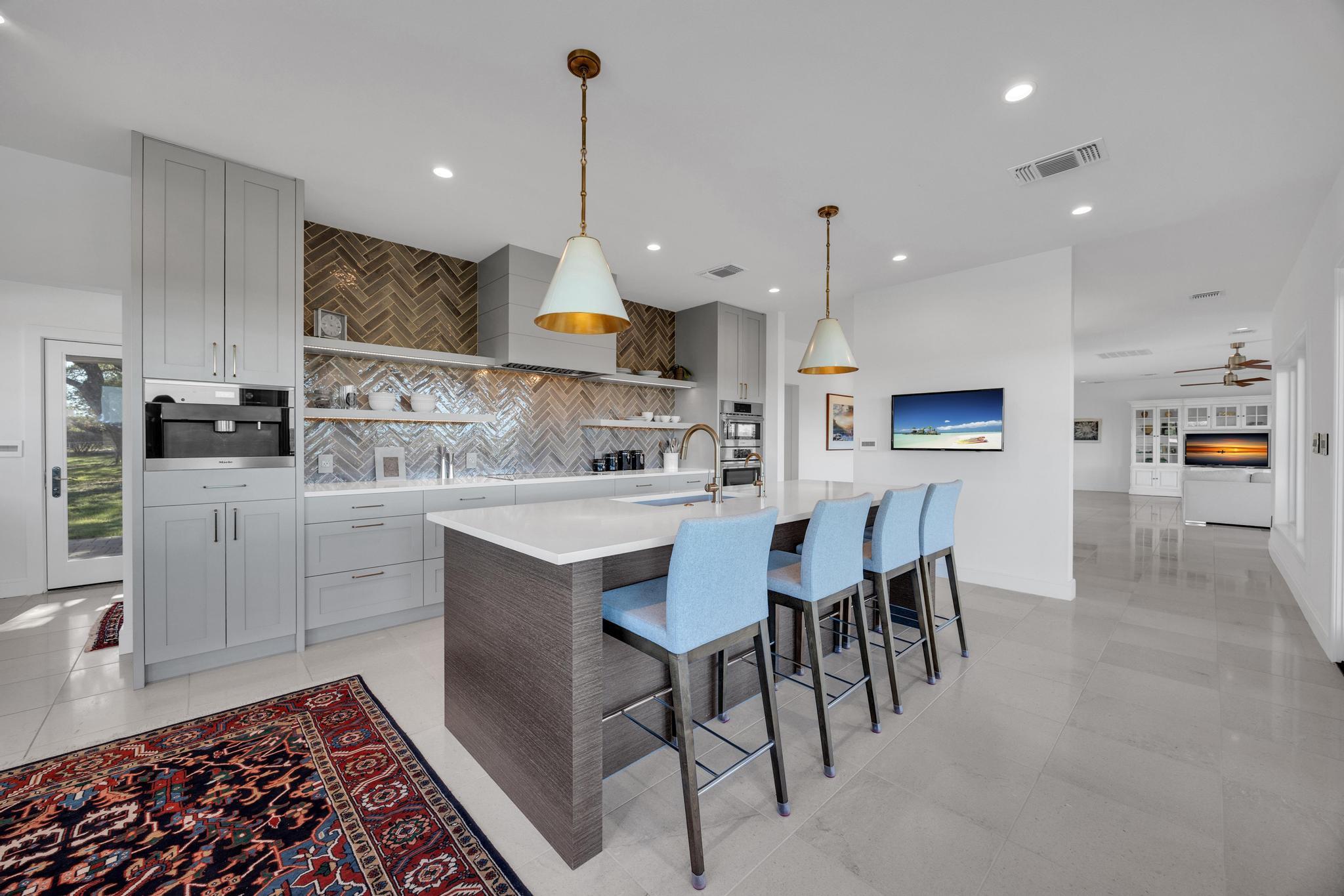 24710 Fossil Trl, Spicewood, TX 78669