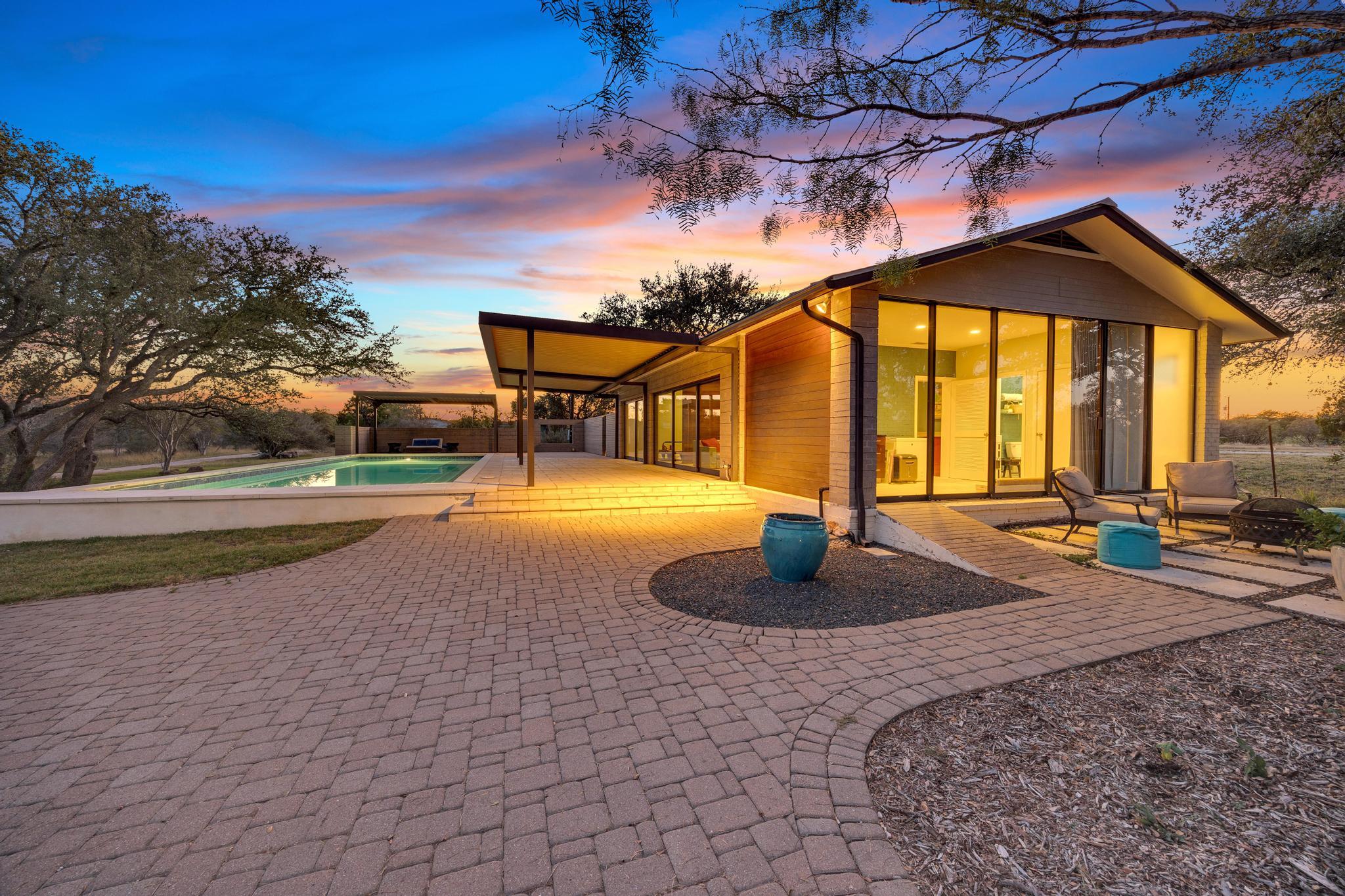 24710 Fossil Trl, Spicewood, TX 78669