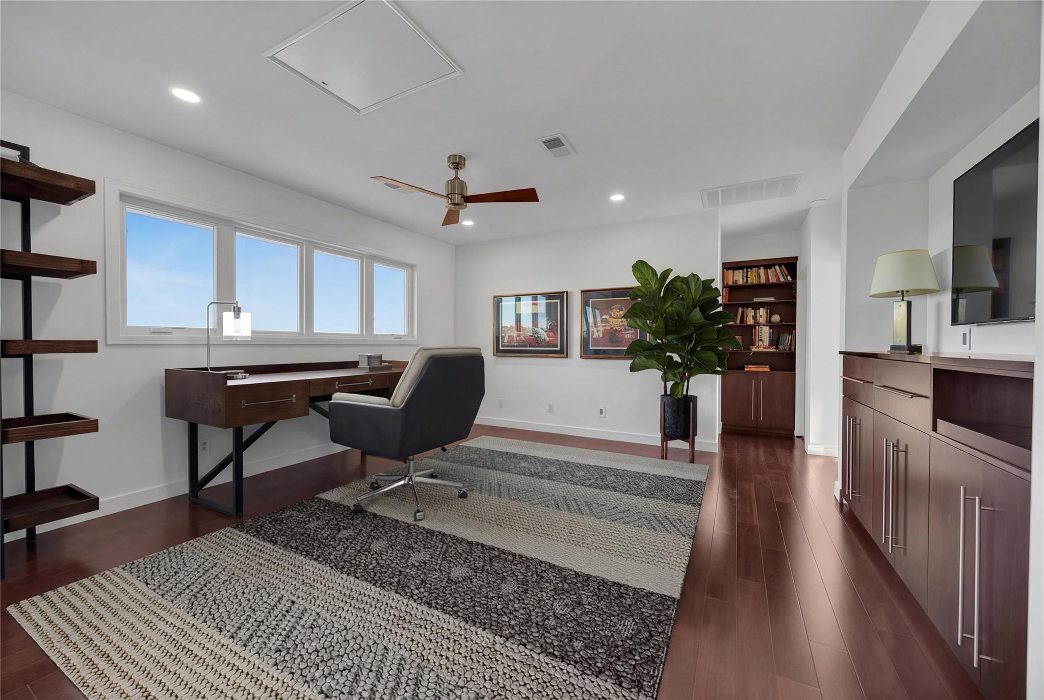 24710 Fossil Trl, Spicewood, TX 78669