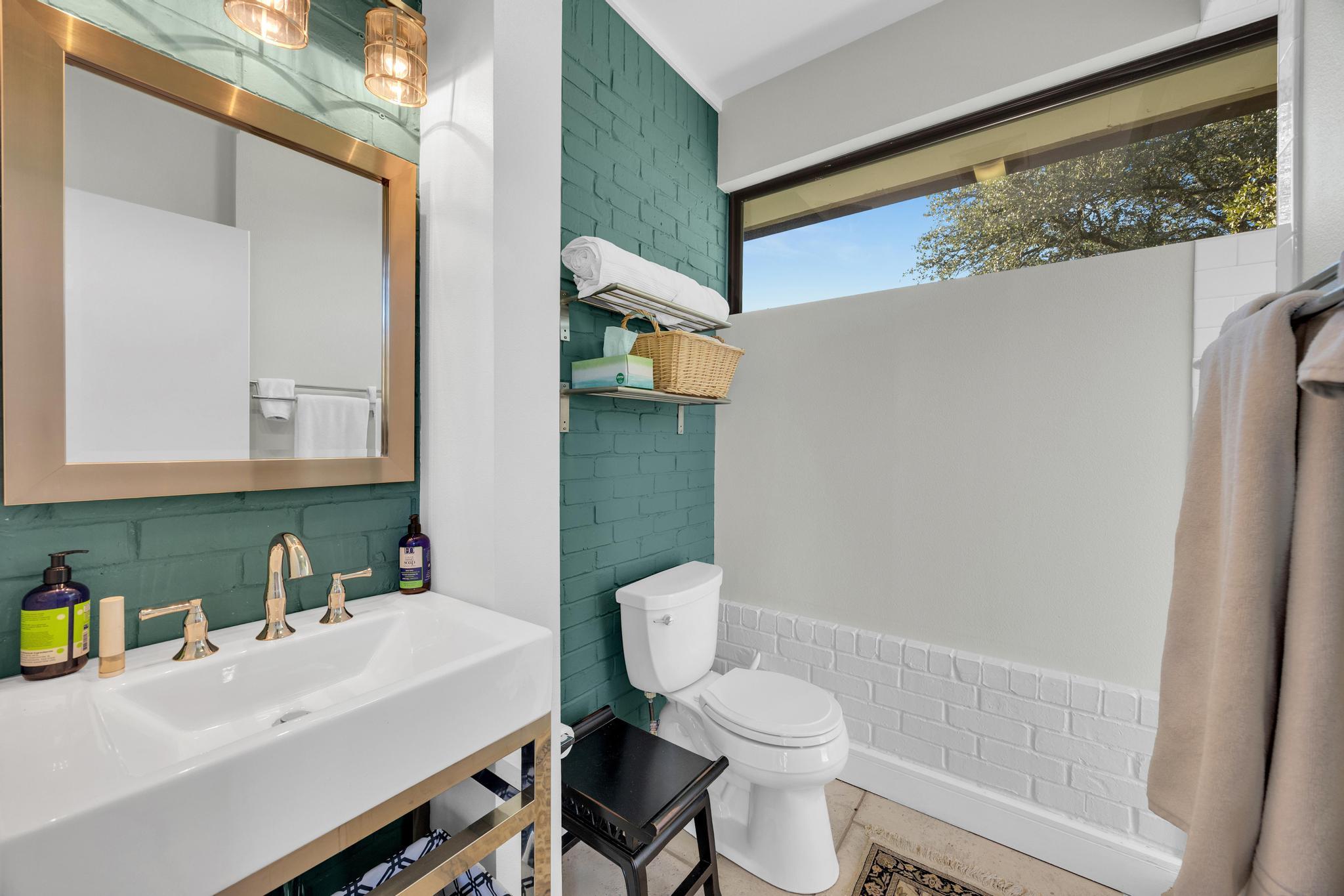 24710 Fossil Trl, Spicewood, TX 78669