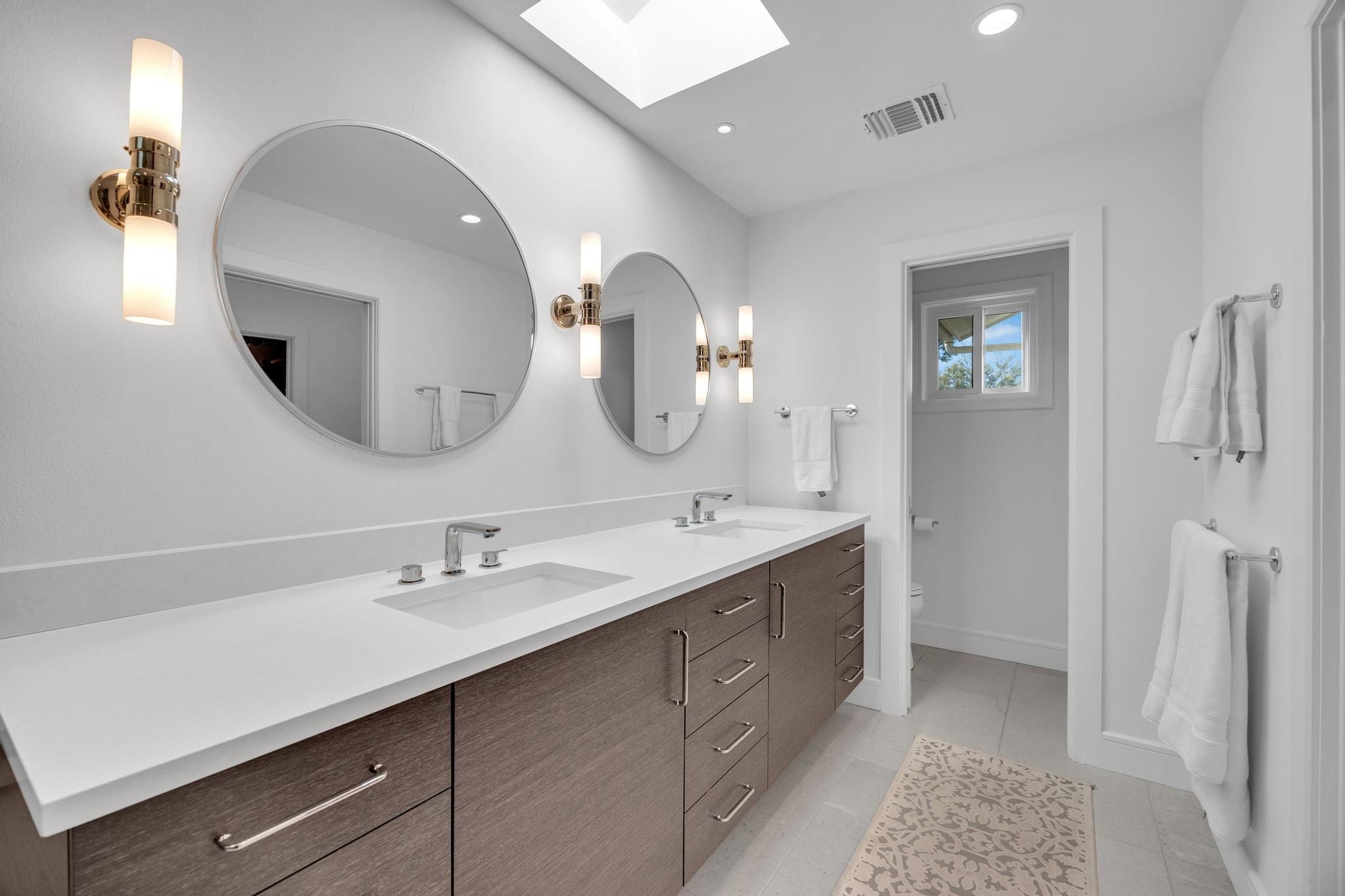 24710 Fossil Trl, Spicewood, TX 78669