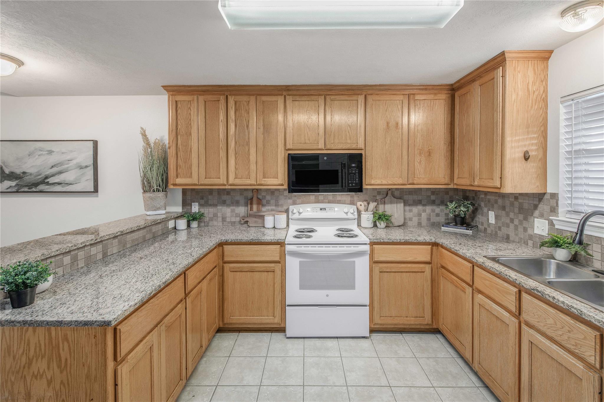 903 Crepe Myrtle St, College Station, TX 77845