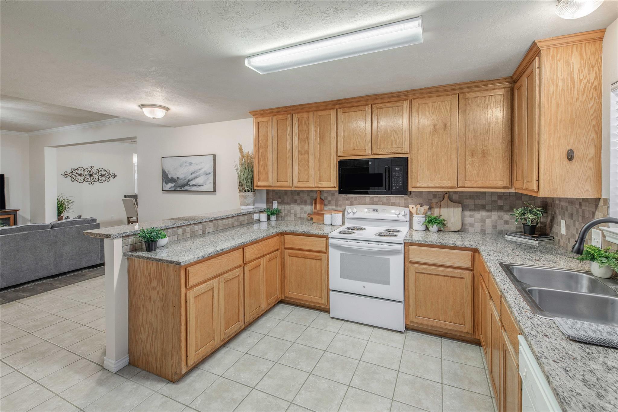 903 Crepe Myrtle St, College Station, TX 77845