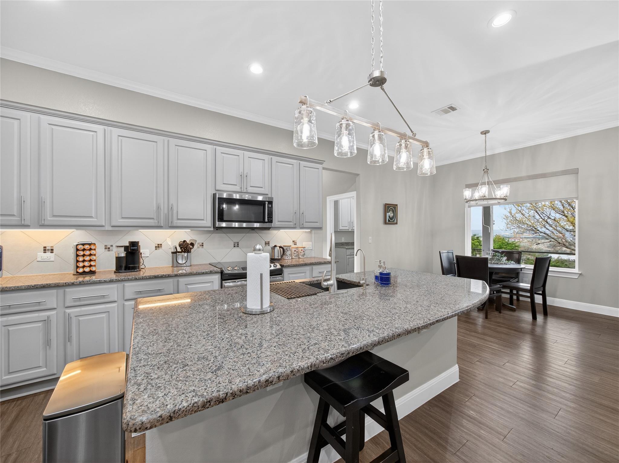 504 Cedar Mountain Dr, Marble Falls, TX 78654