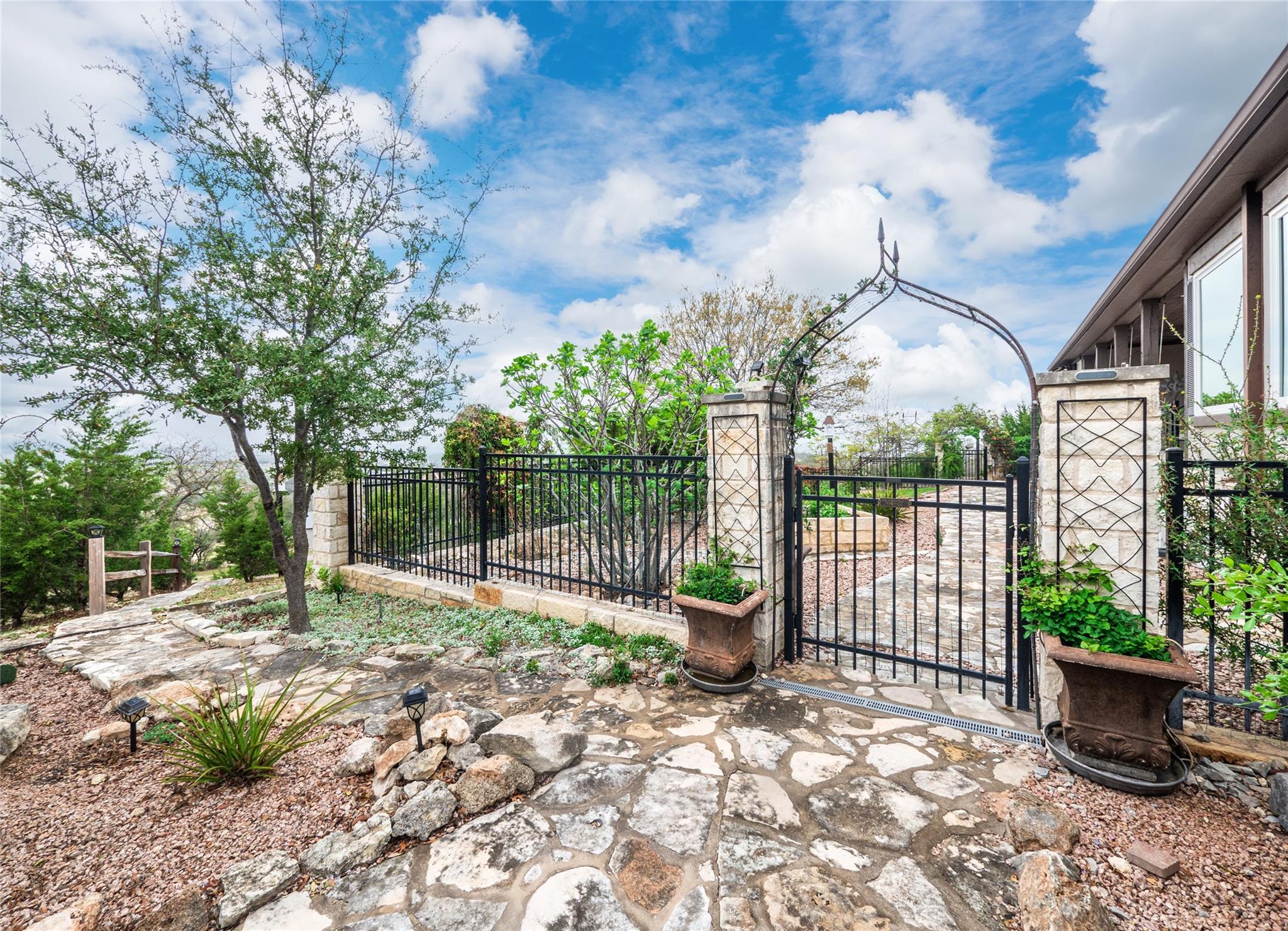 504 Cedar Mountain Dr, Marble Falls, TX 78654