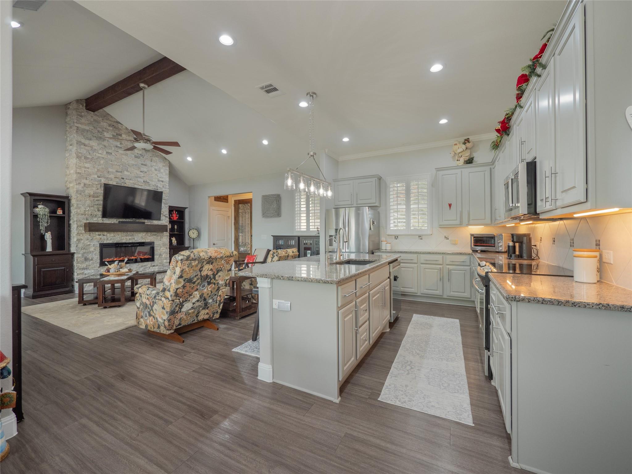 504 Cedar Mountain Dr, Marble Falls, TX 78654