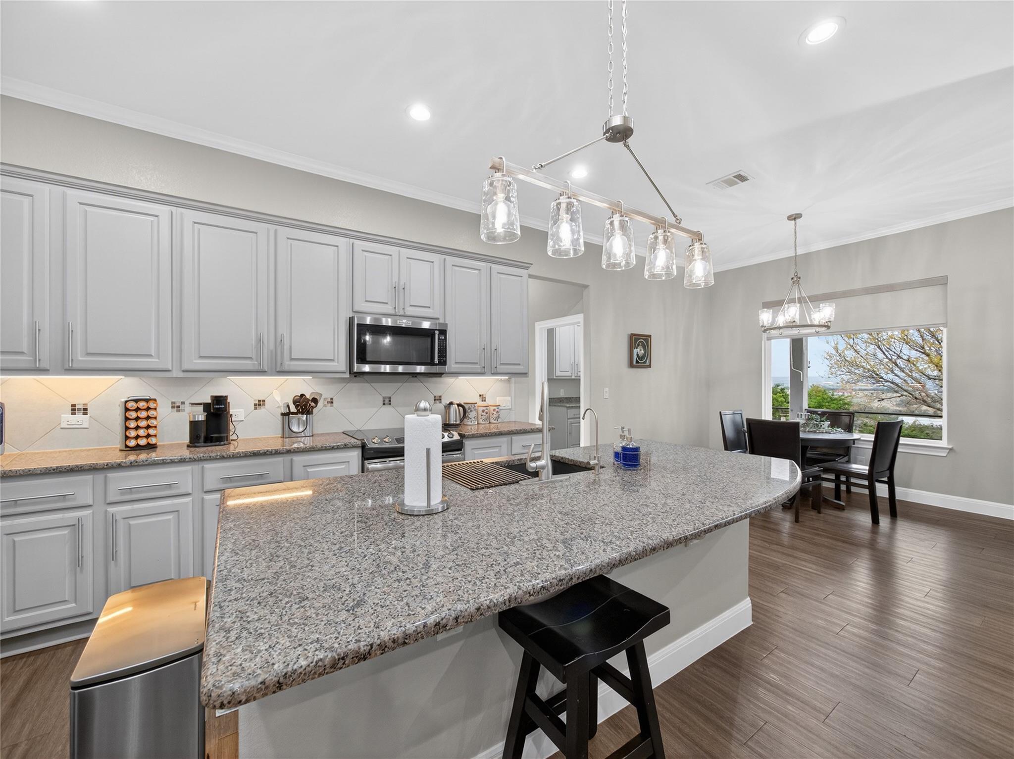 504 Cedar Mountain Dr, Marble Falls, TX 78654