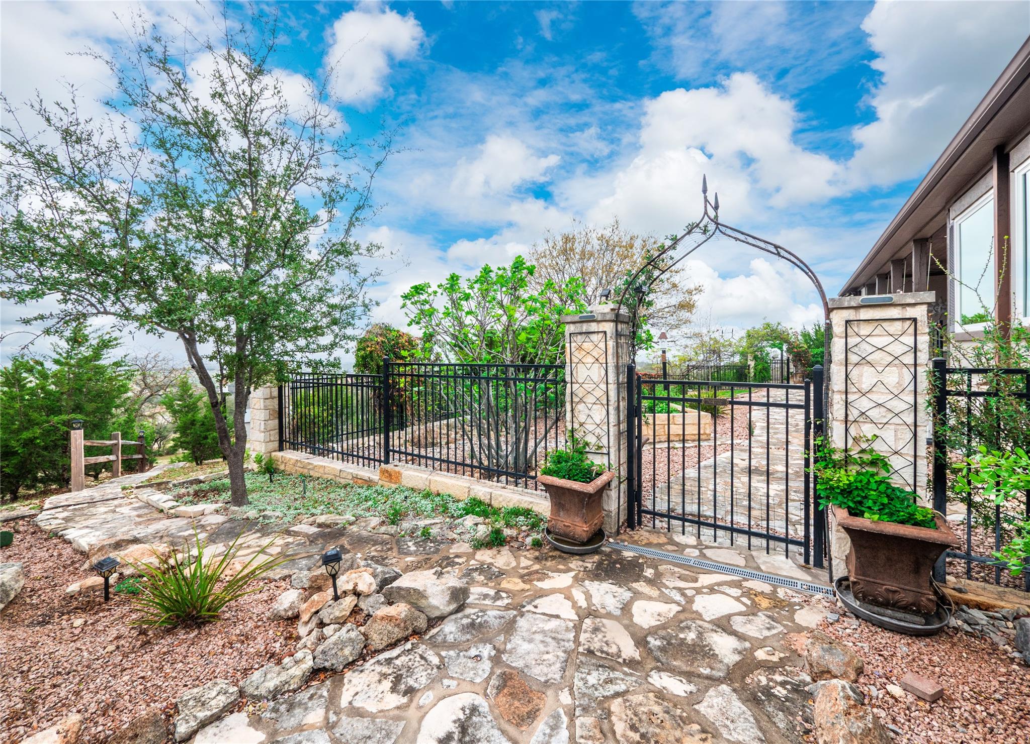 504 Cedar Mountain Dr, Marble Falls, TX 78654