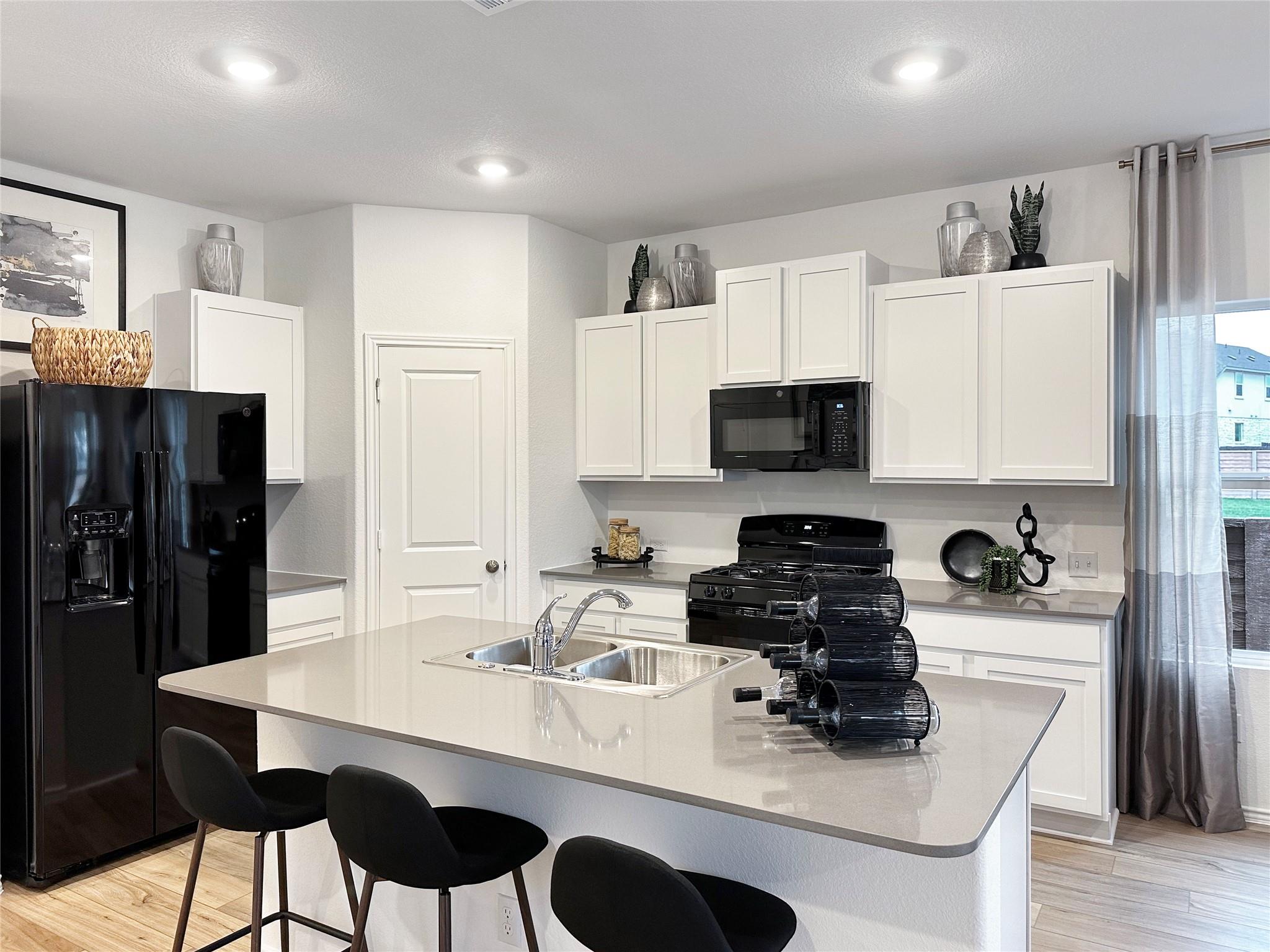 1632 Flying Horseshoe Bnd, Georgetown, TX 78628