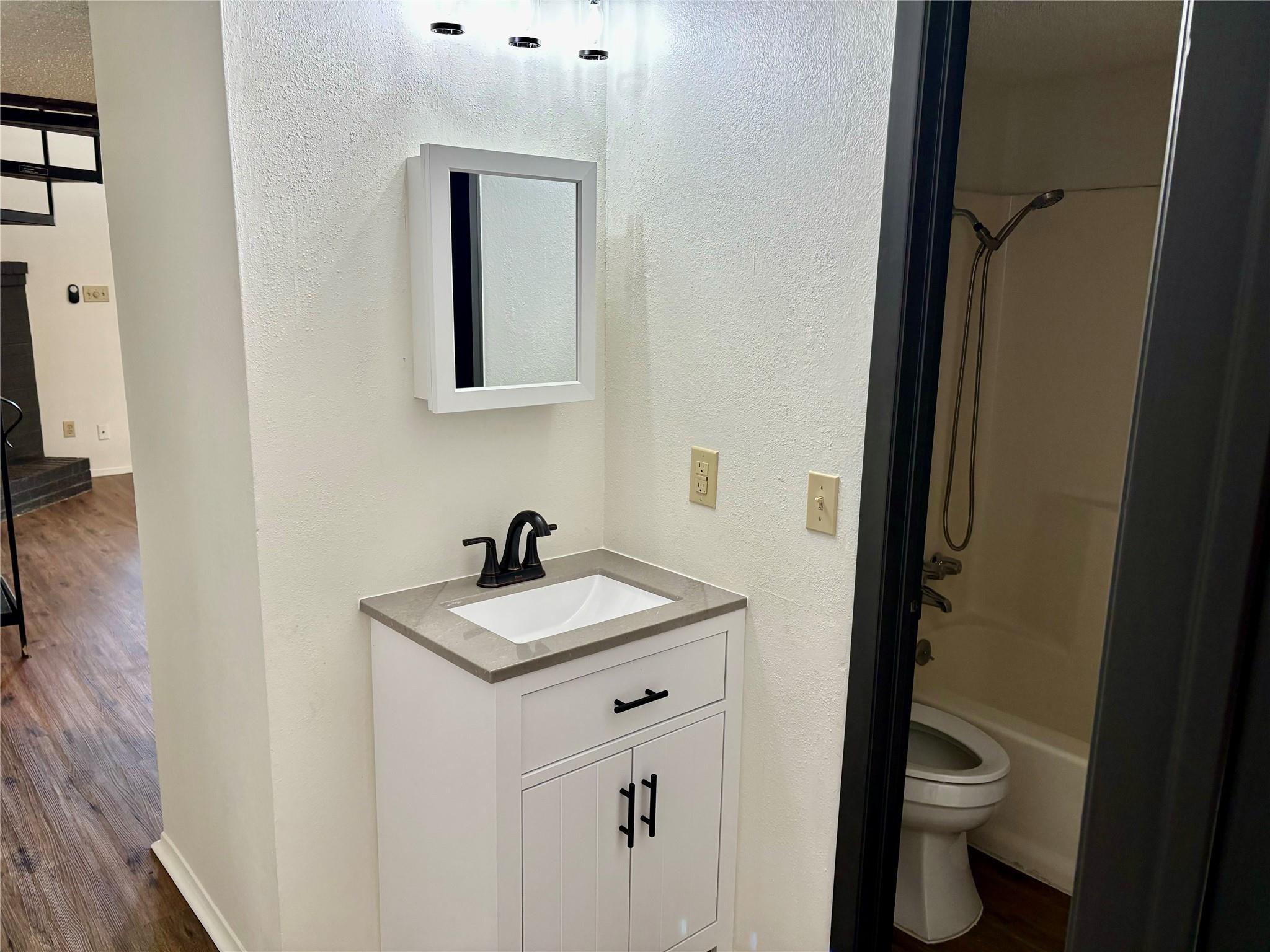 7100 Silver Dale Dr # A, Austin, TX 78736