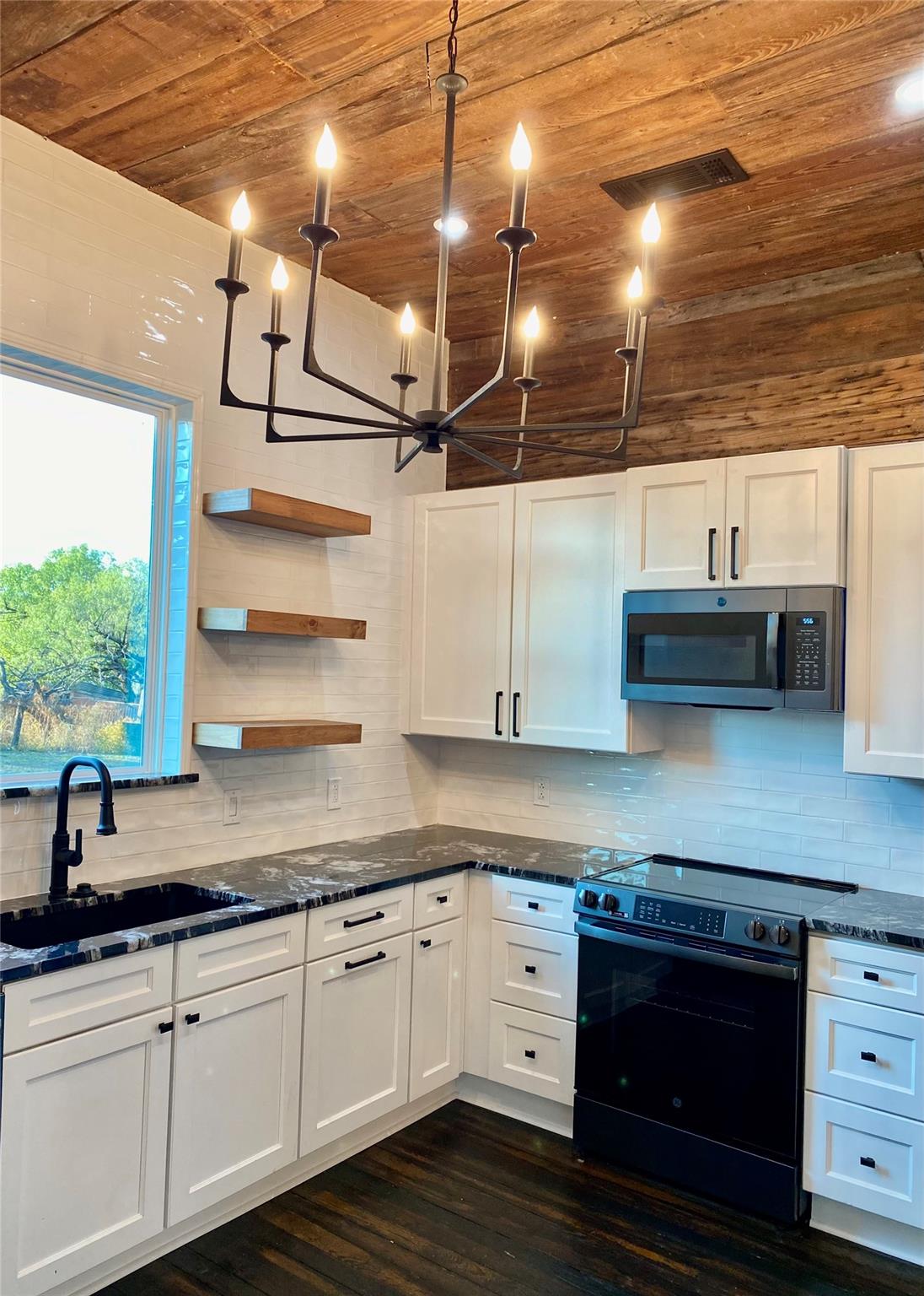 305 N HALL St, Richland Springs, TX 78643