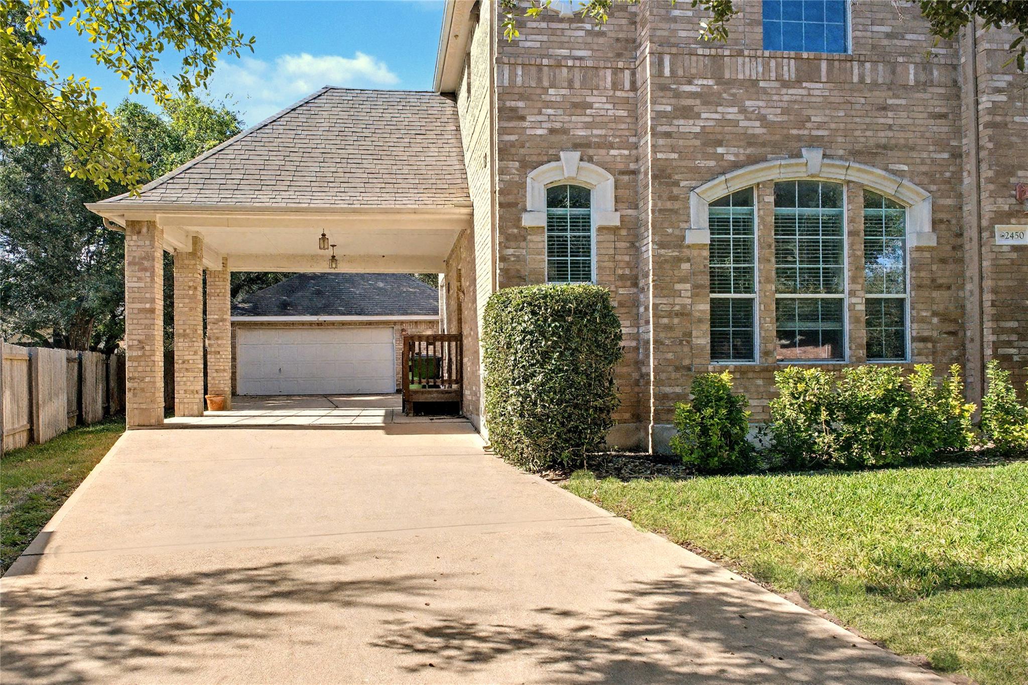 2450 Arbor Dr, Round Rock, TX 78681