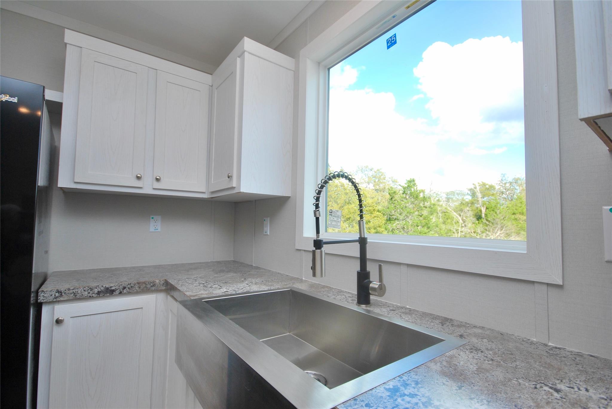 1727 Davis Rd, Muldoon, TX 78949