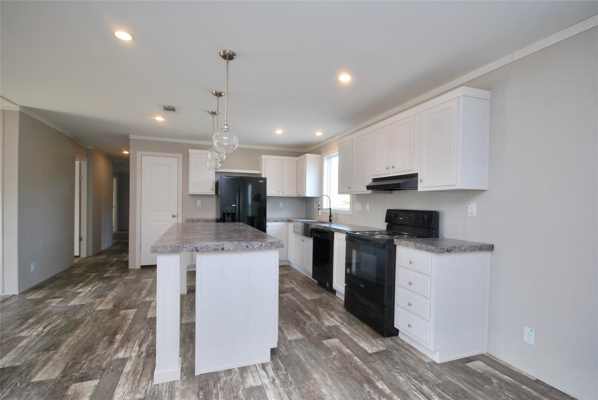 1727 Davis Rd, Muldoon, TX 78949