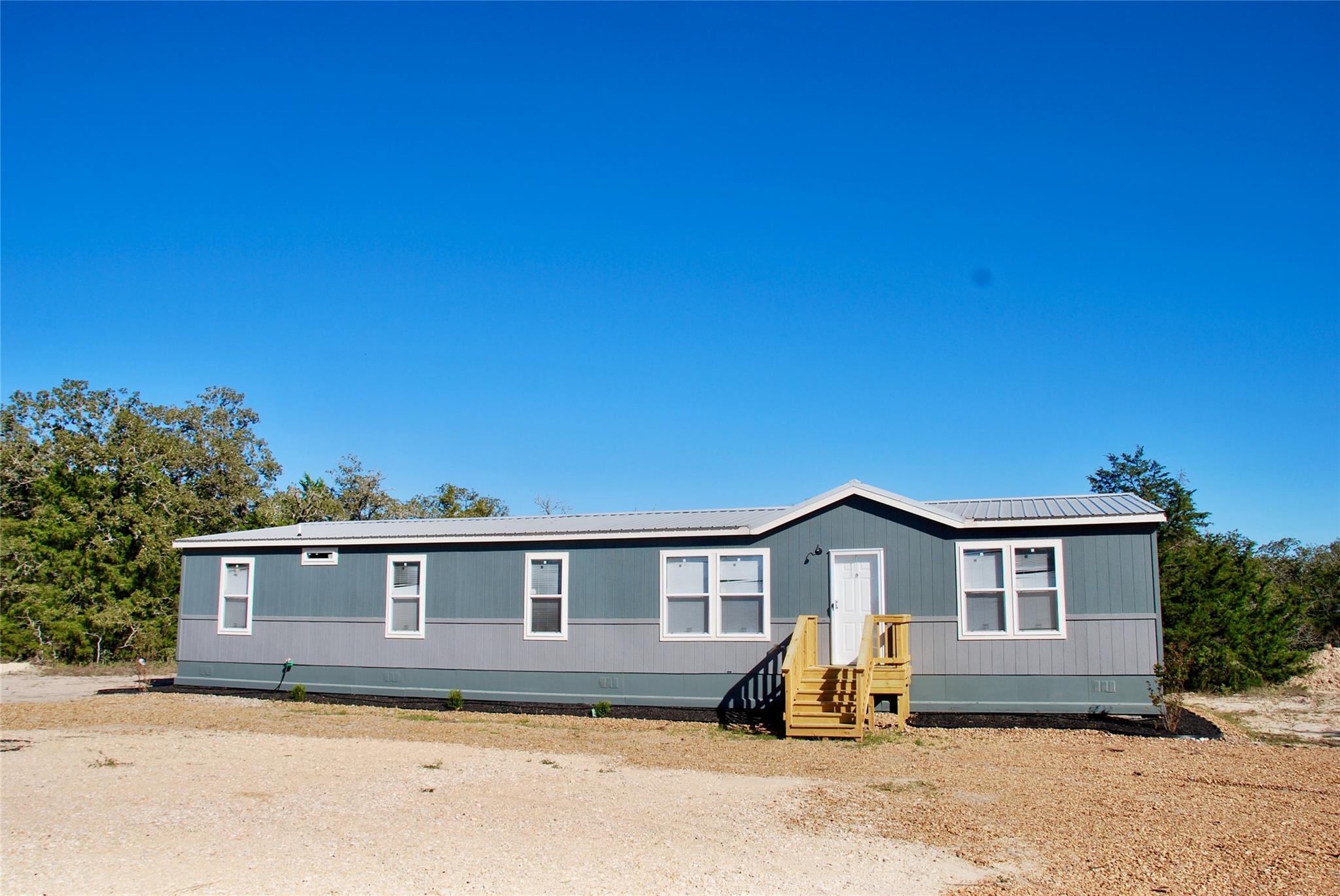 1727 Davis Rd, Muldoon, TX 78949