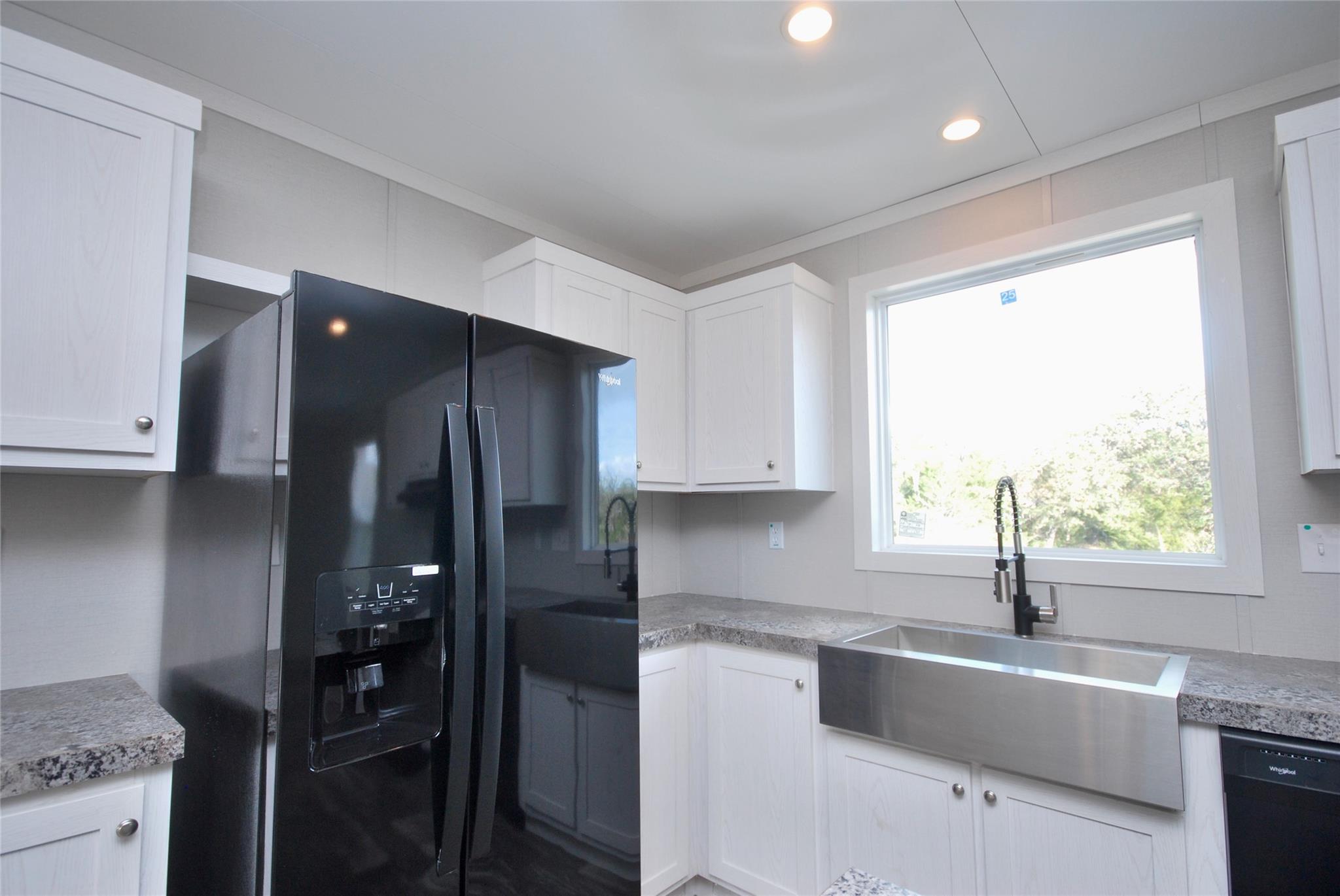 1727 Davis Rd, Muldoon, TX 78949