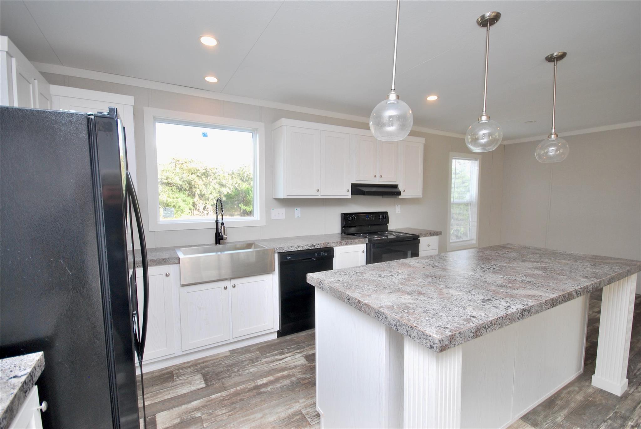 1727 Davis Rd, Muldoon, TX 78949