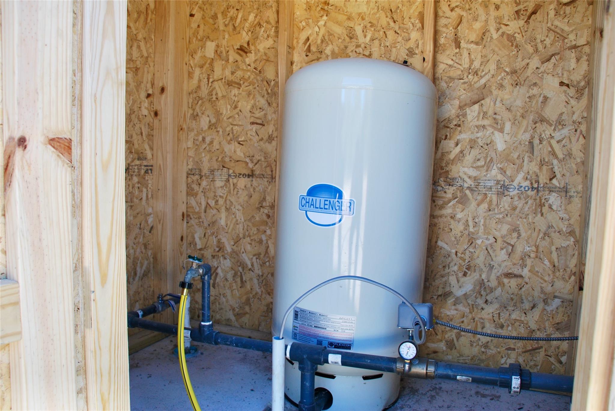 1727 Davis Rd, Muldoon, TX 78949