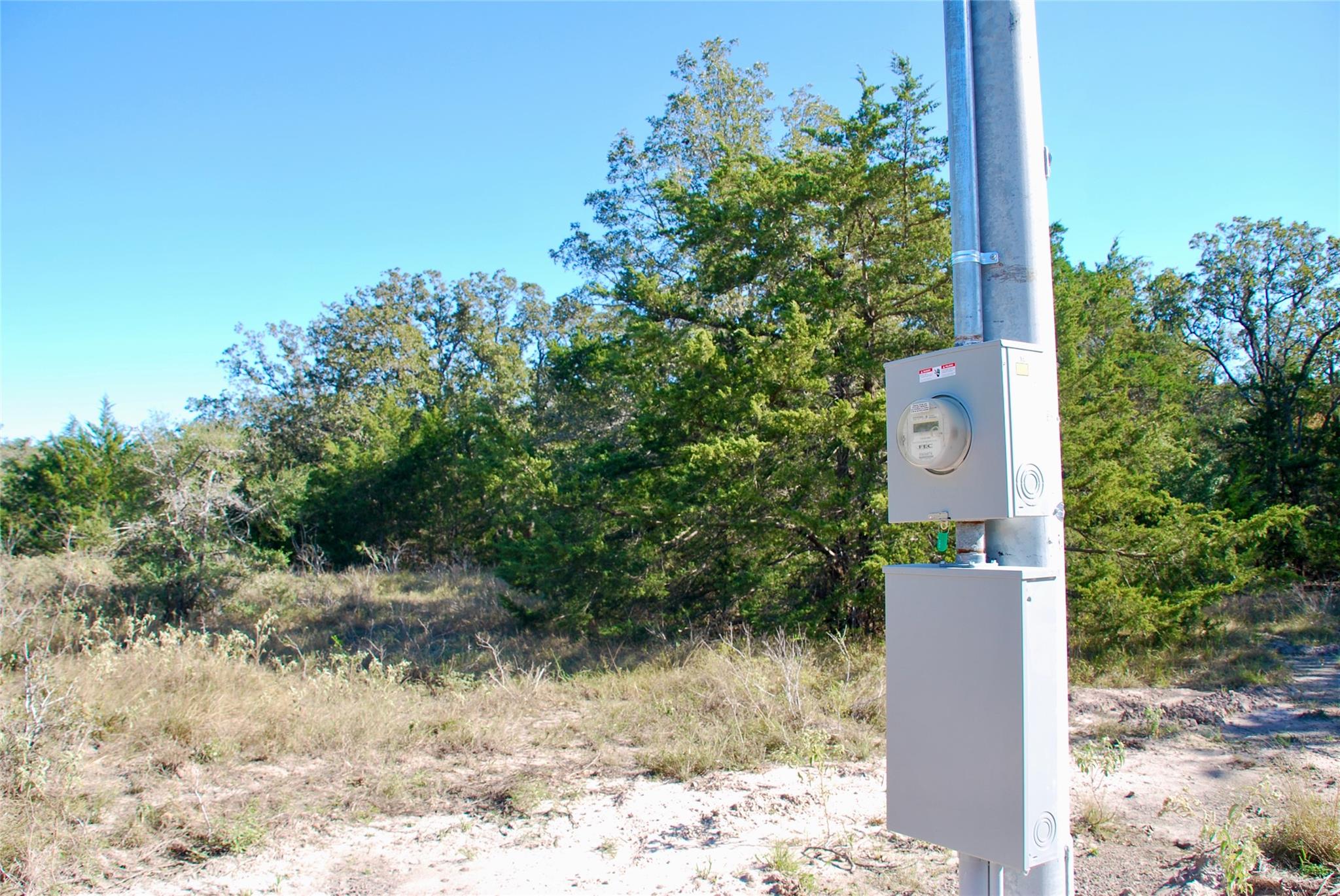 1727 Davis Rd, Muldoon, TX 78949