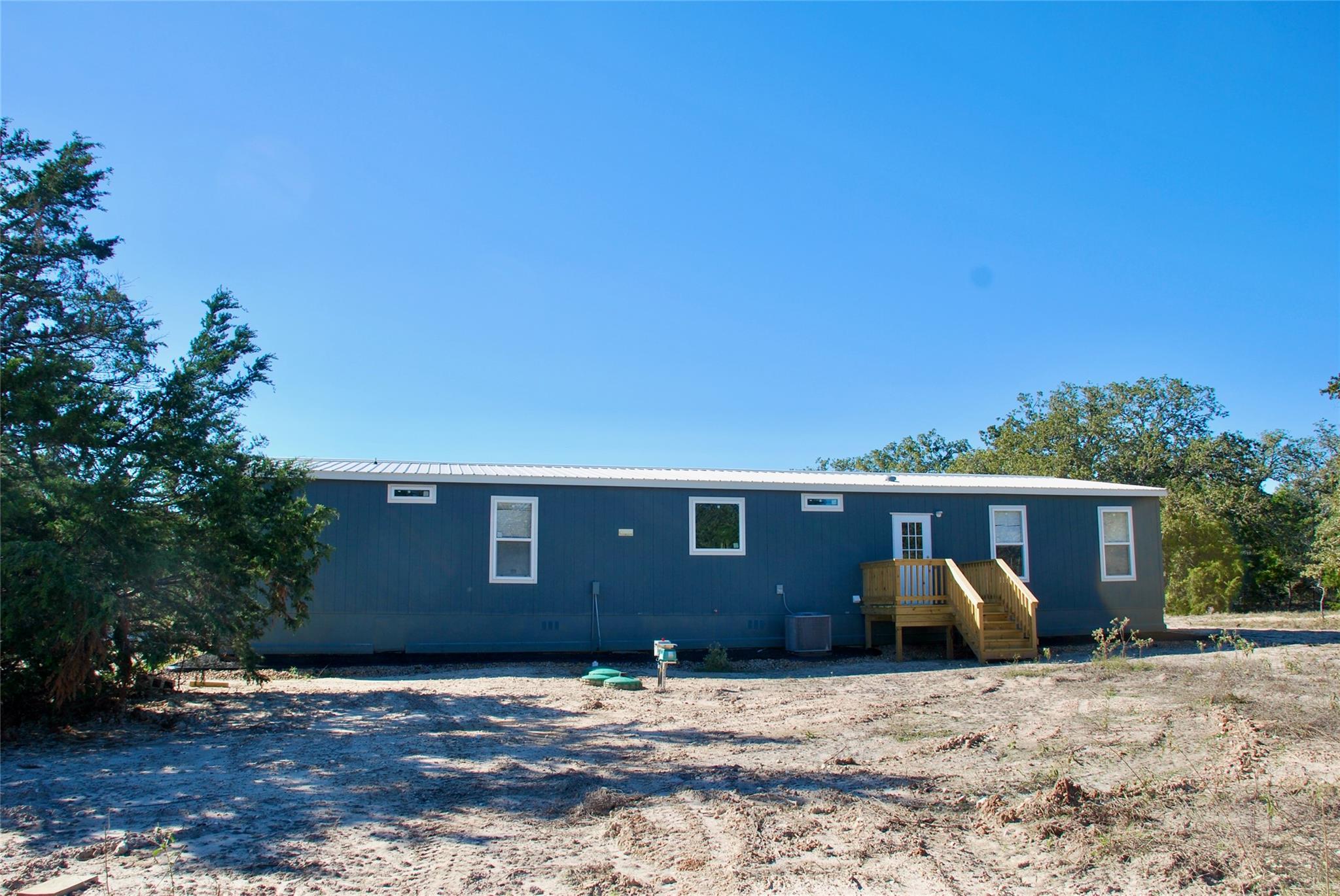 1727 Davis Rd, Muldoon, TX 78949