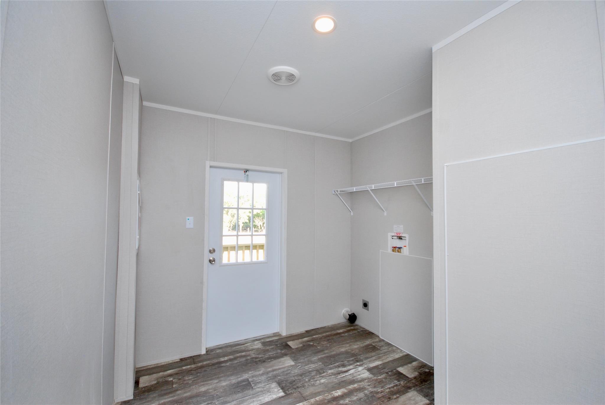 1727 Davis Rd, Muldoon, TX 78949