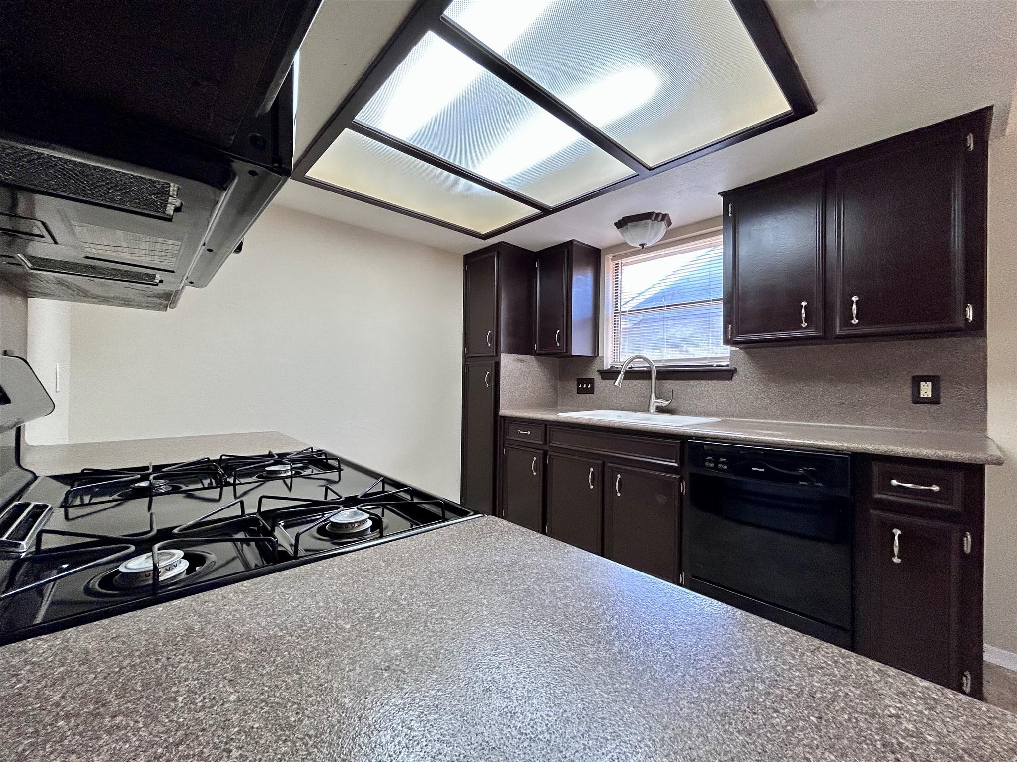 906 Spring Tree St, Round Rock, TX 78681