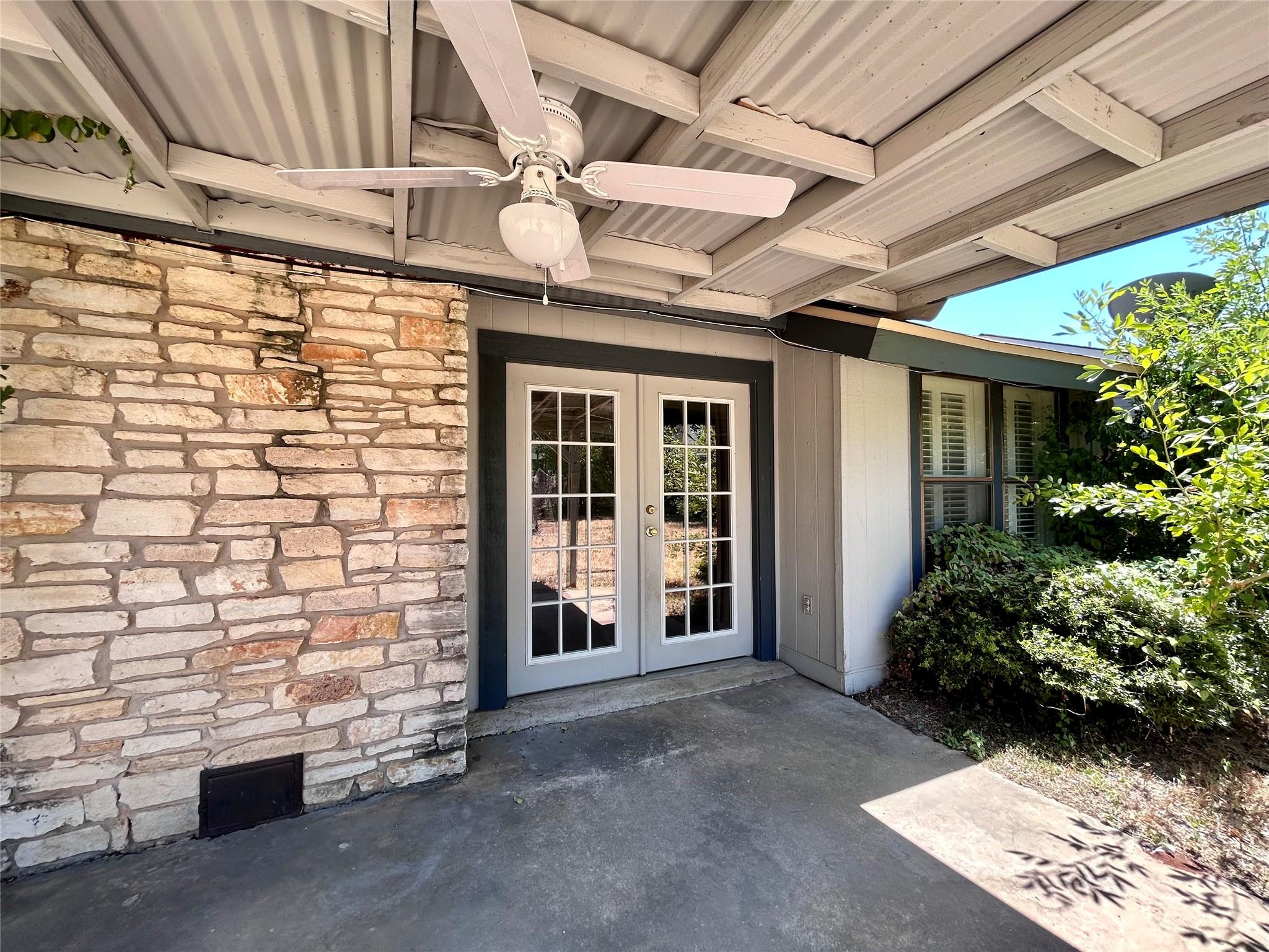 906 Spring Tree St, Round Rock, TX 78681