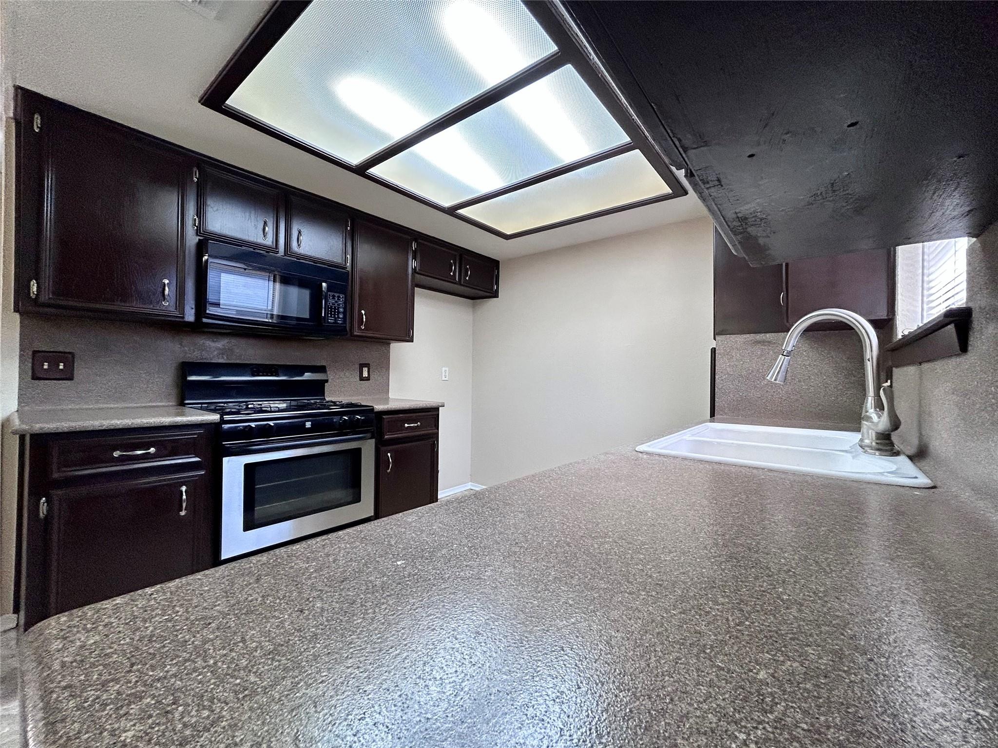 906 Spring Tree St, Round Rock, TX 78681