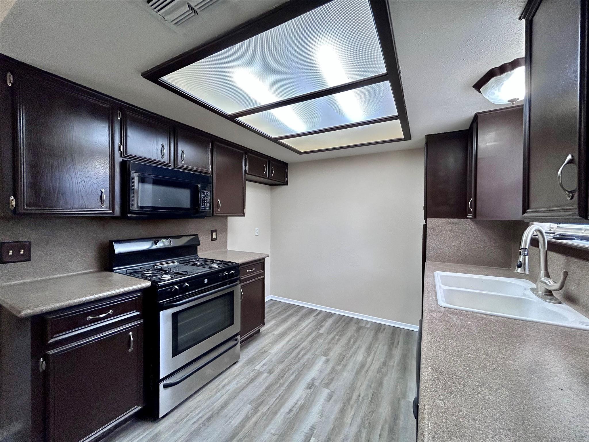 906 Spring Tree St, Round Rock, TX 78681