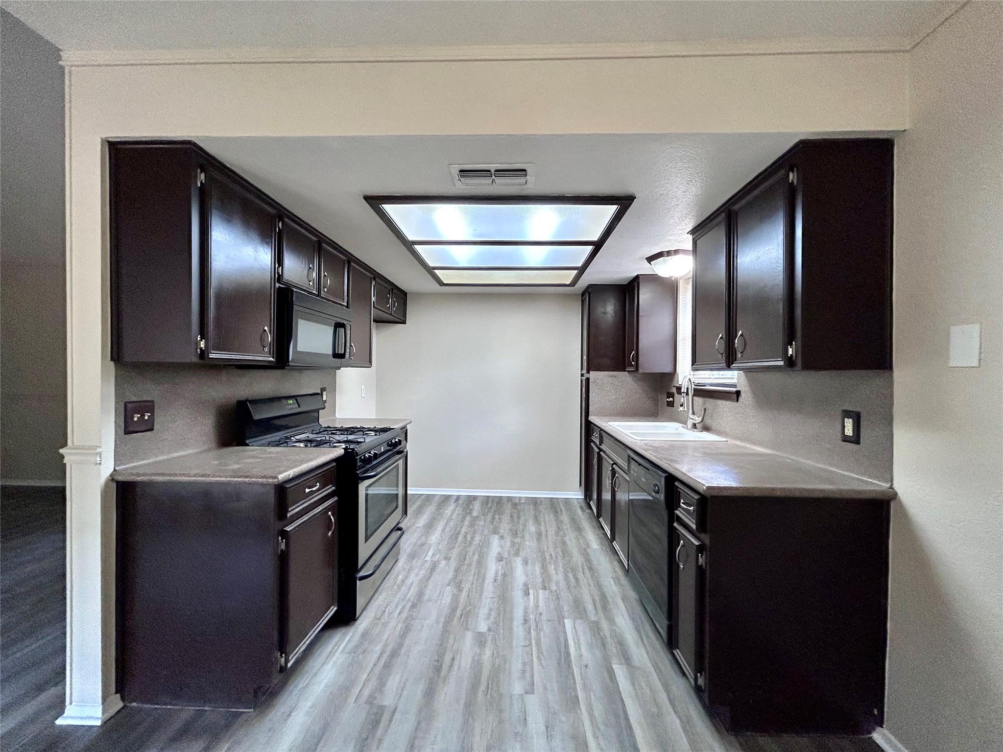 906 Spring Tree St, Round Rock, TX 78681