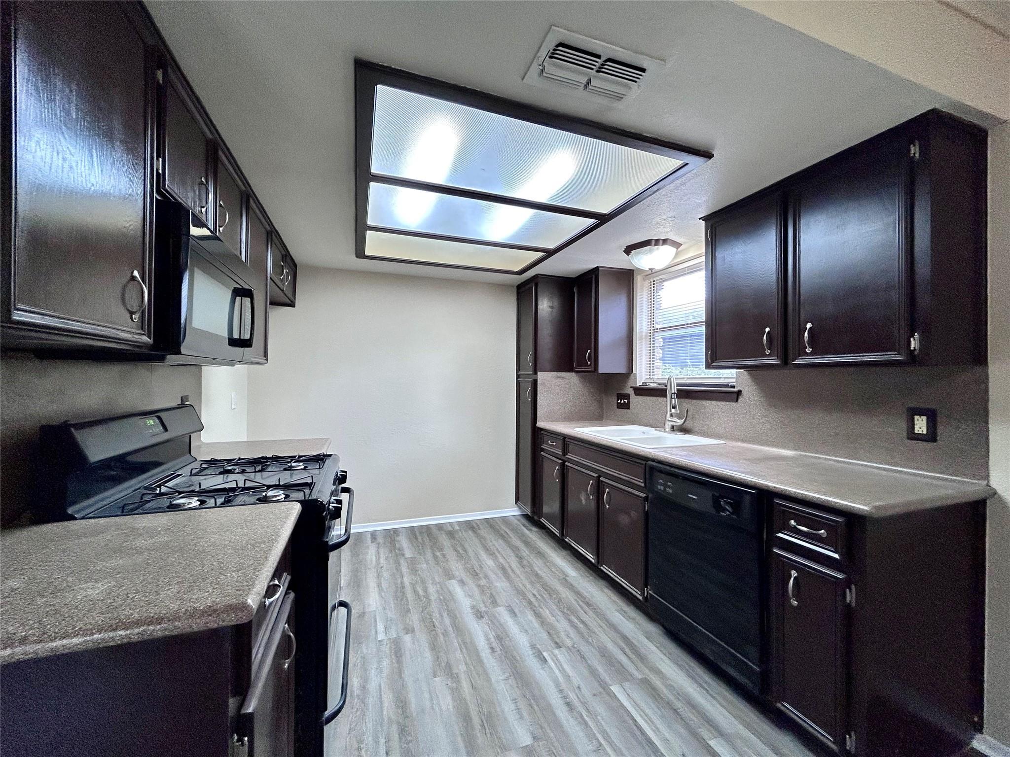 906 Spring Tree St, Round Rock, TX 78681