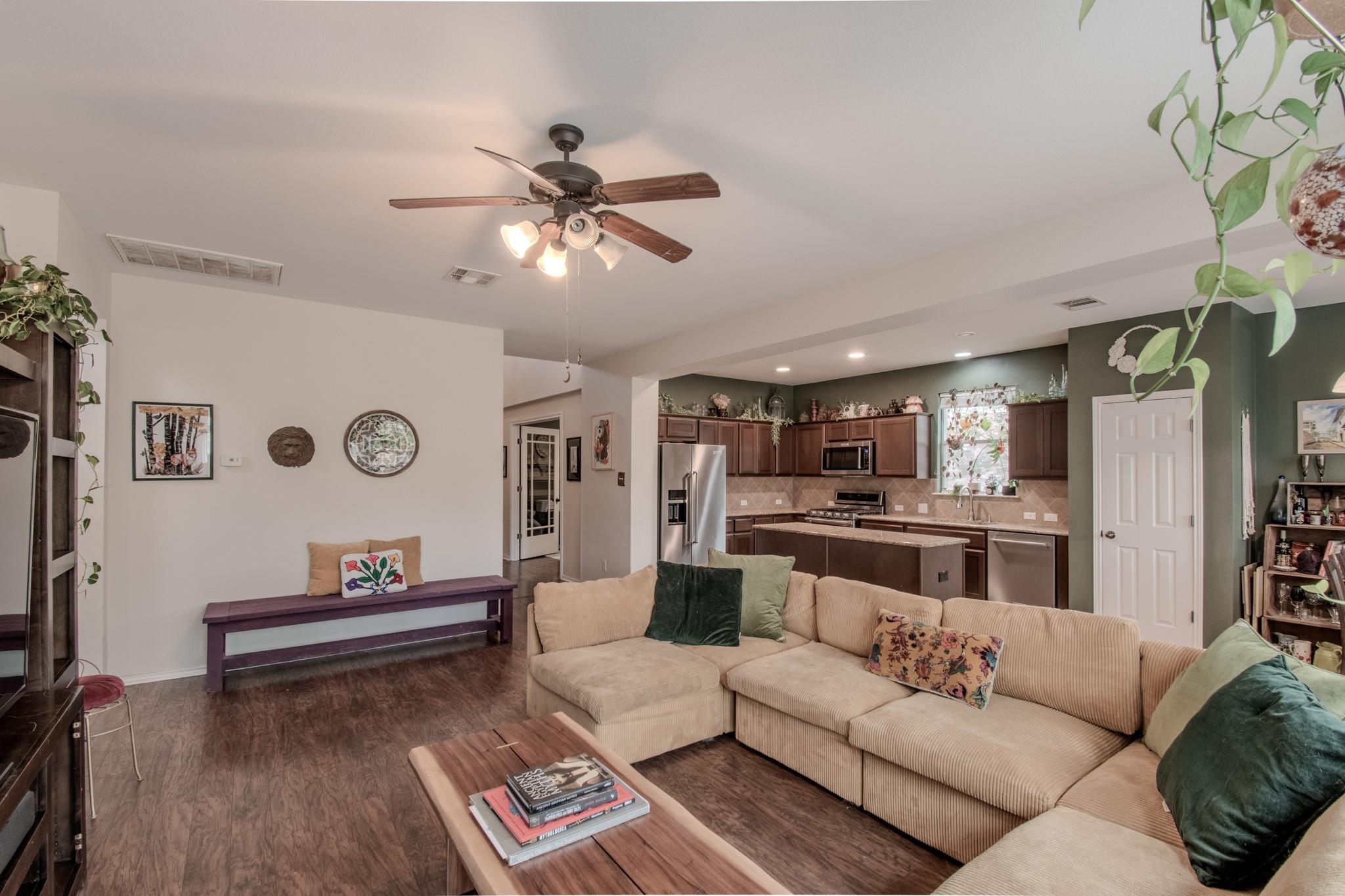 616 Bayou Bend Dr, Buda, TX 78610