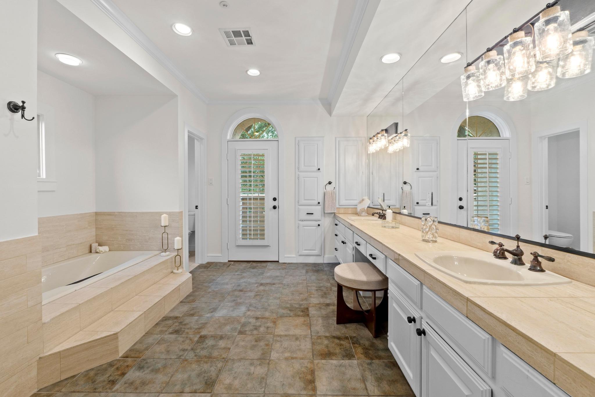 1937 Rue De St Tropez St # 5, Austin, TX 78746