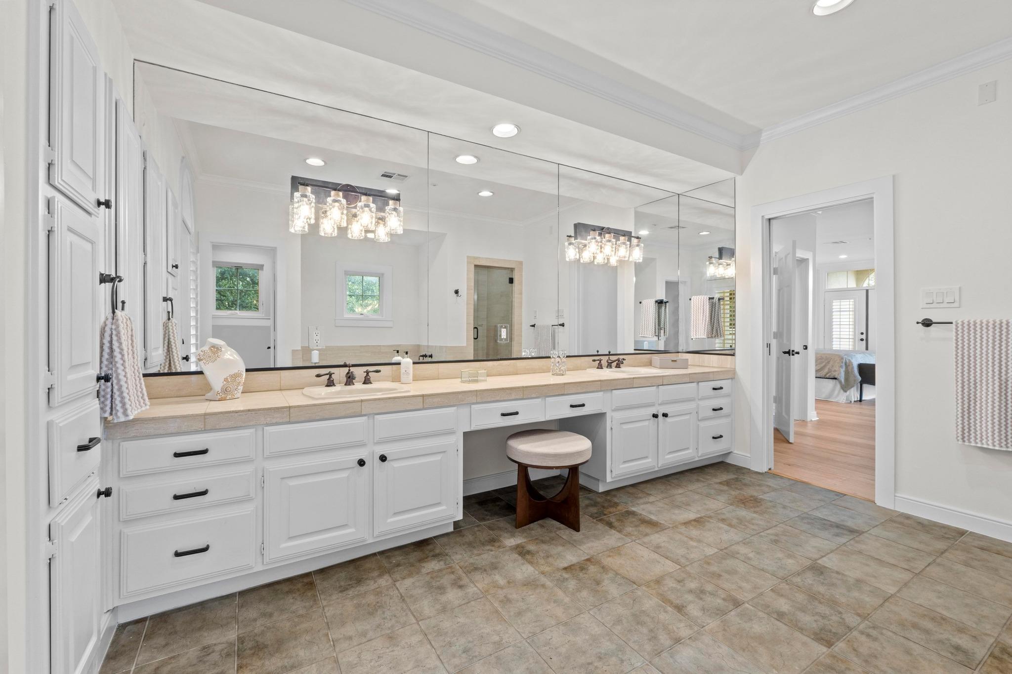 1937 Rue De St Tropez St # 5, Austin, TX 78746